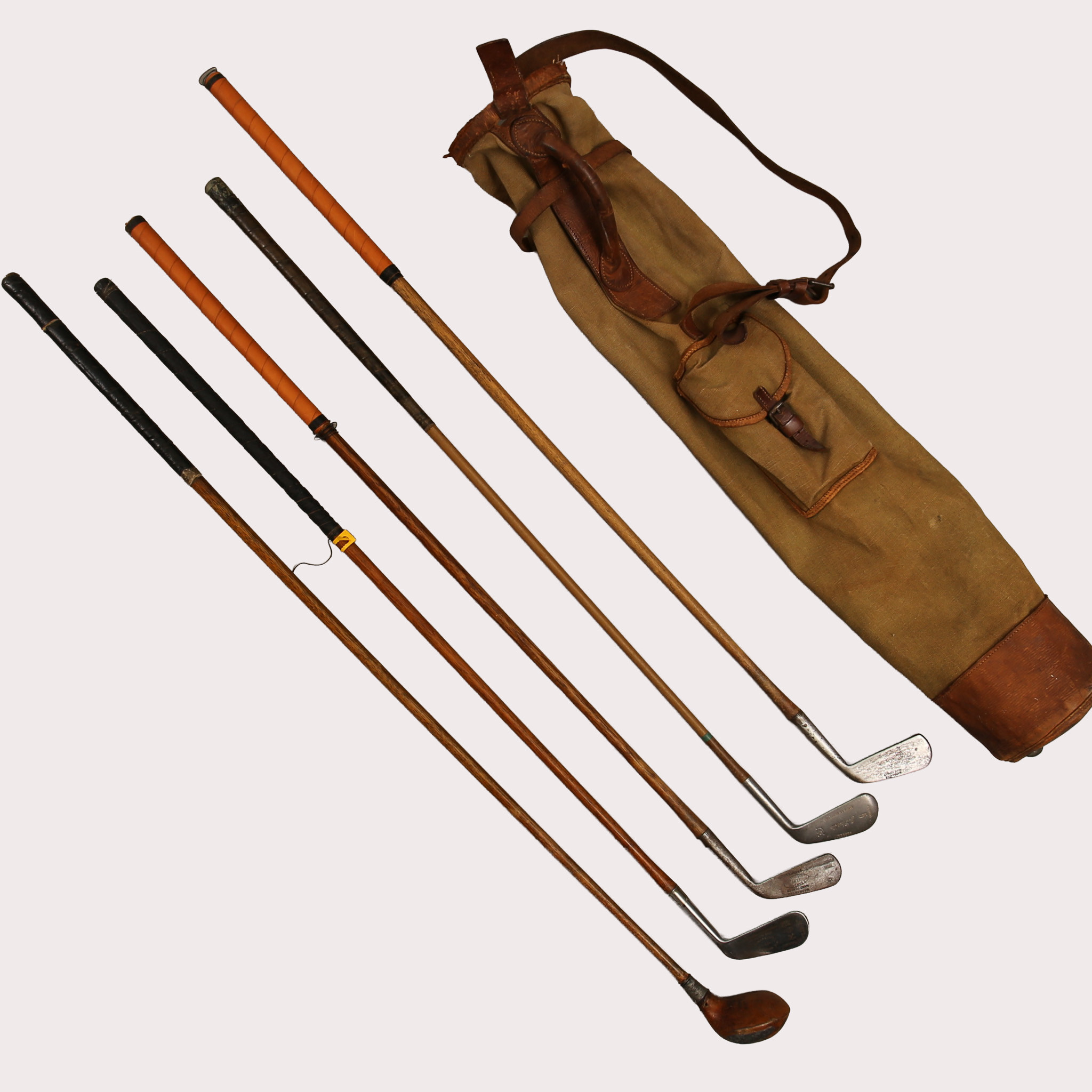 HICKORYKLUBBOR och BAG, 6 delar. Bl.a. J. Shiells, C.S. Butchard. M.K.Kennet Links G.C., Gamage Special, J. Randall Kent. 1900-talets andra och tredje fjärdedel.