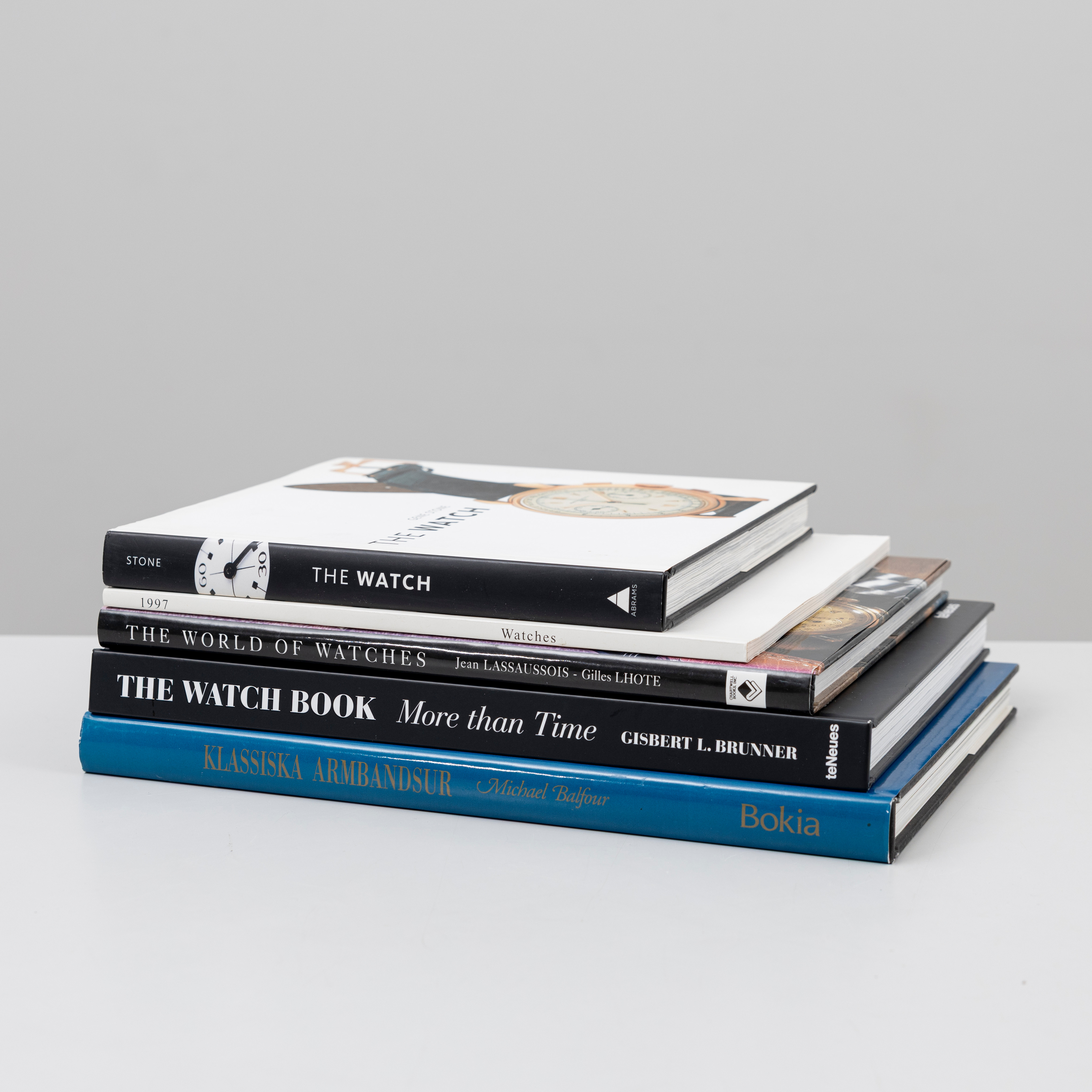 BÖCKER 4 st om armbandsur samt KATALOG Bvlgari.