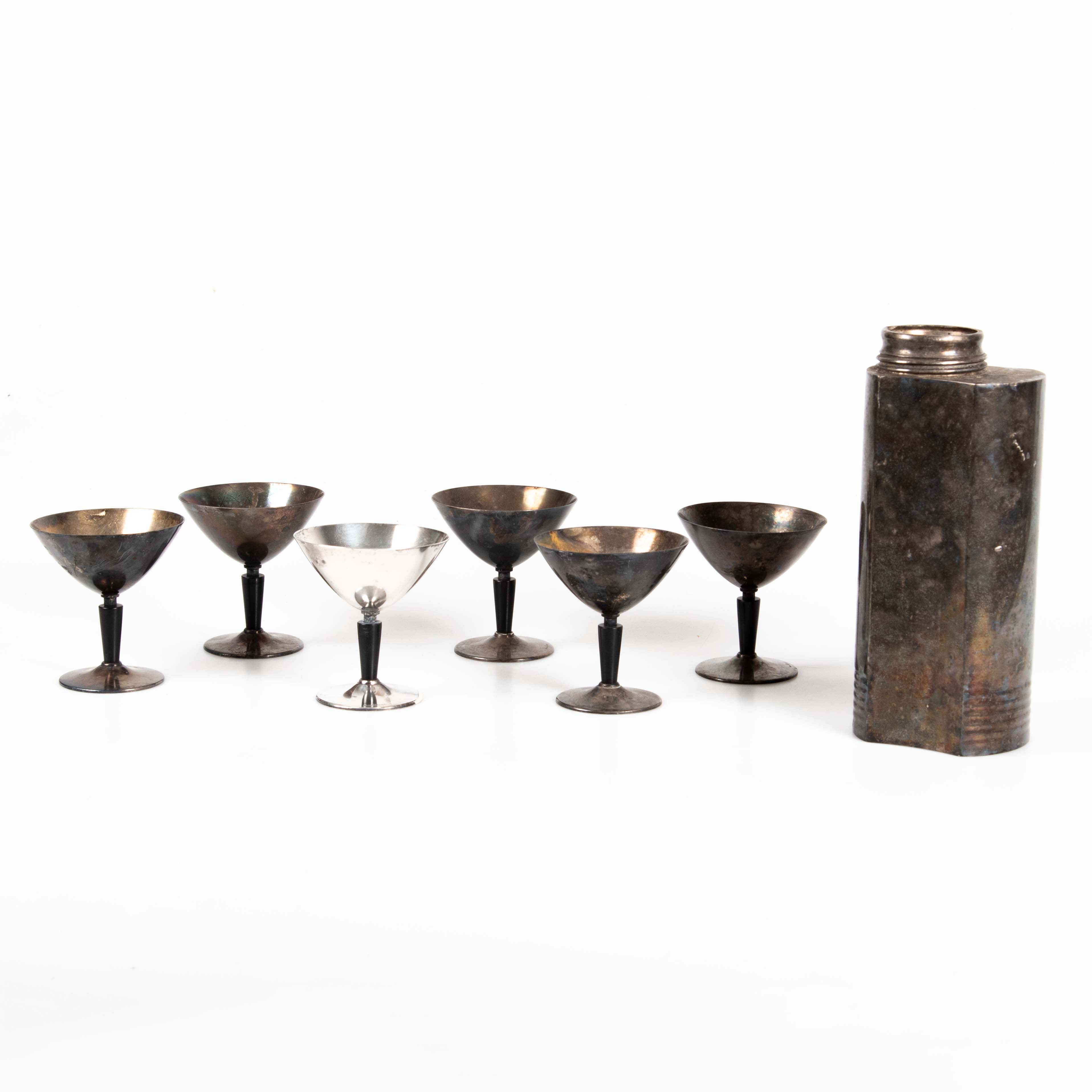 FOLKE ARSTRÖM. Shaker och coctailglas, 7 delar, nysilver. GAB, 1930-tal.