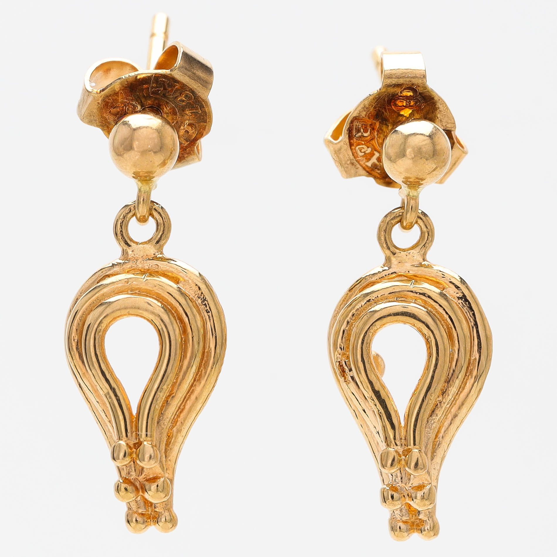 ÖRHÄNGEN, 18 k guld, genombruten dekor, stift.
