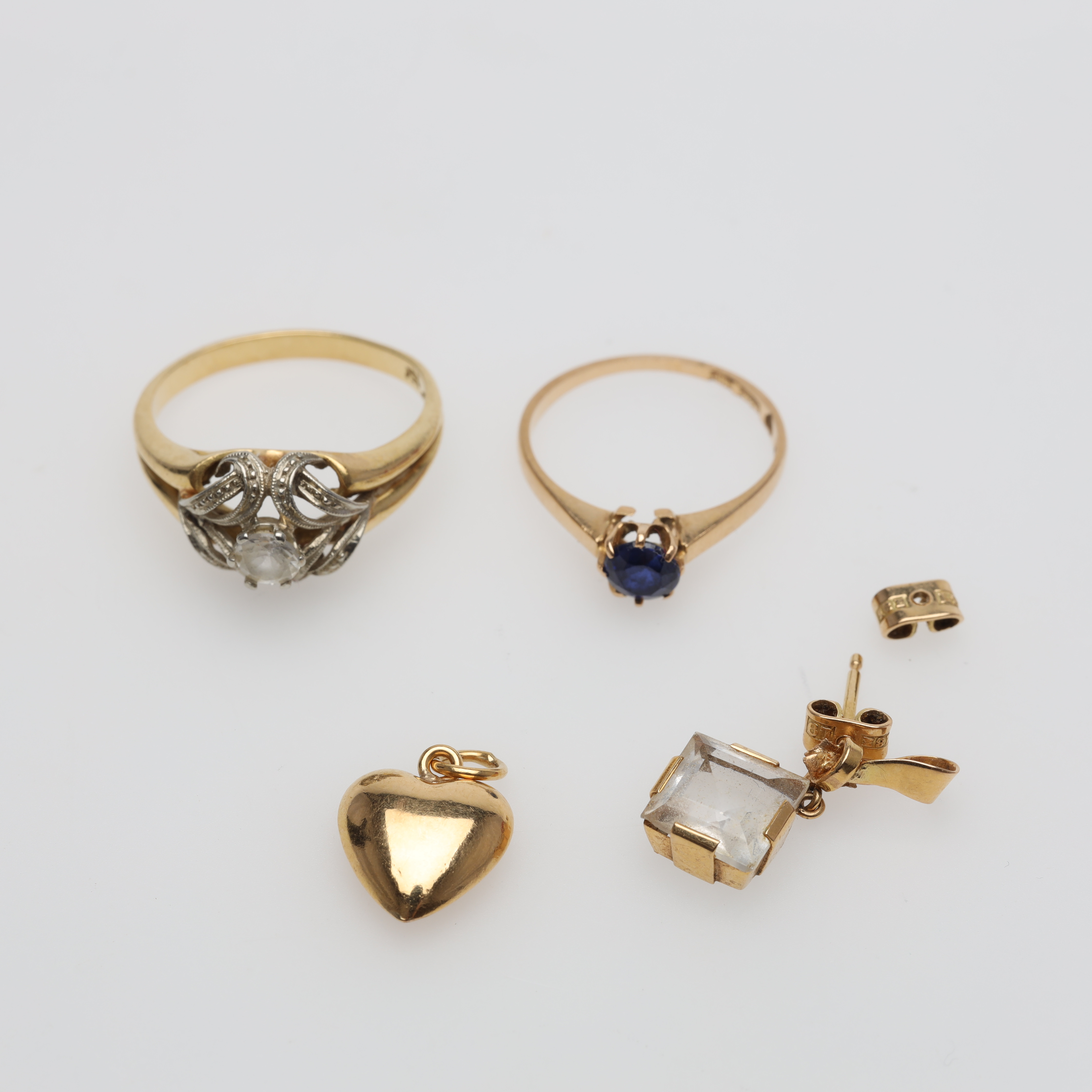 PARTI GULD 18K bruttovikt ca 8,7 gram.