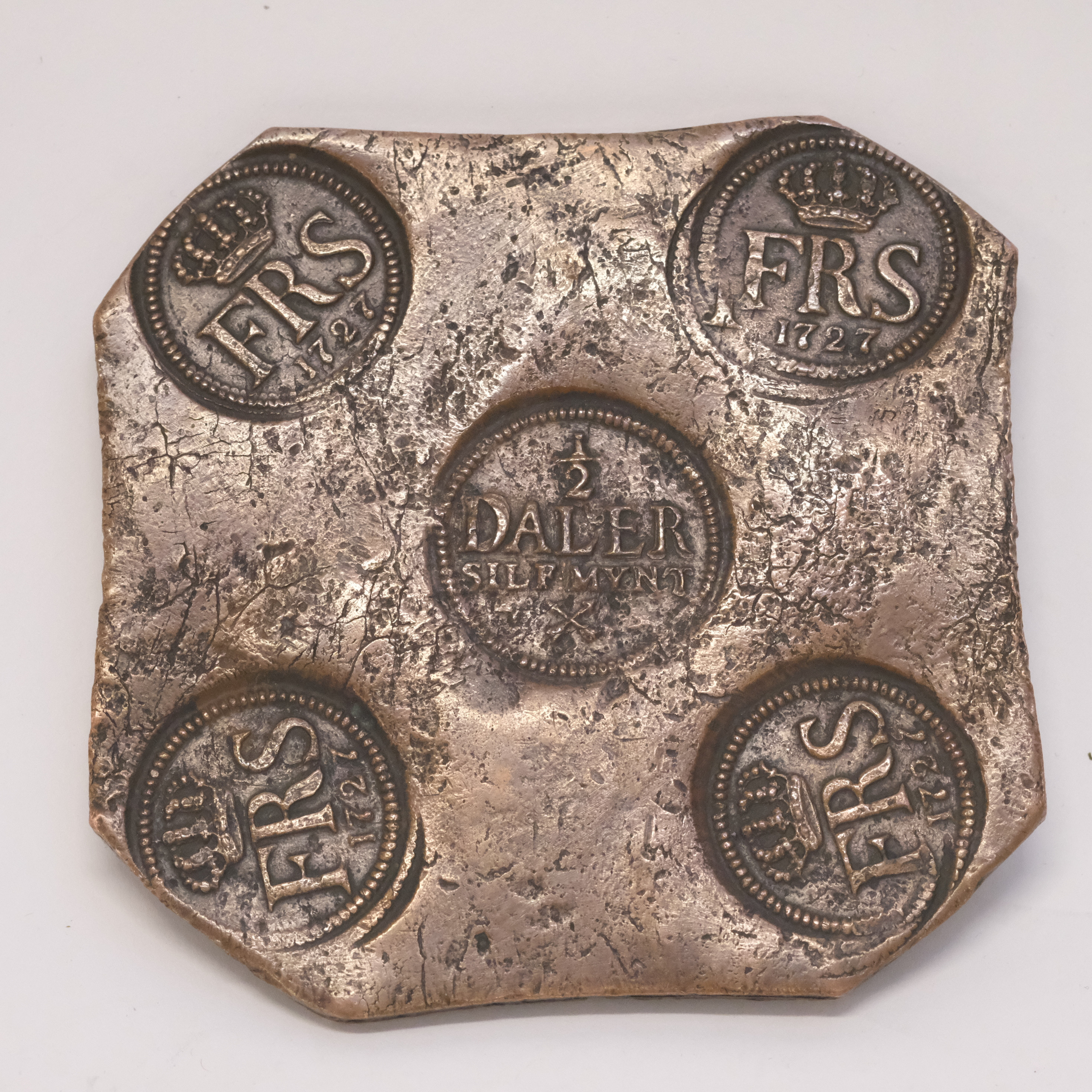 PLÅTMYNT, 1/2 DALER SILVERMYNT 1727, AVESTA.
