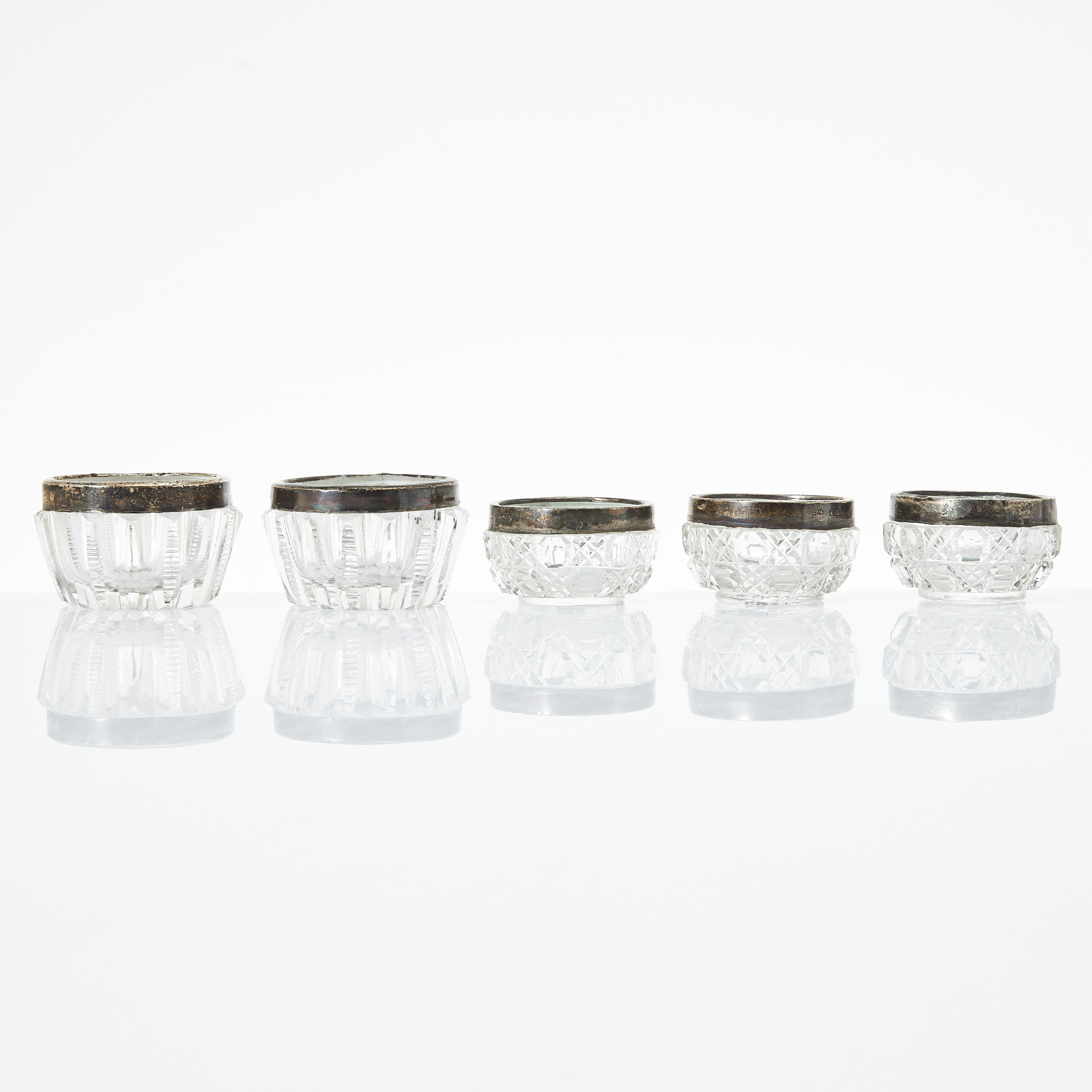 SKÅLAR, 5 stycken, England, 1900-talets början, glas, beslag av sterlingsilver. Birmingham och London.