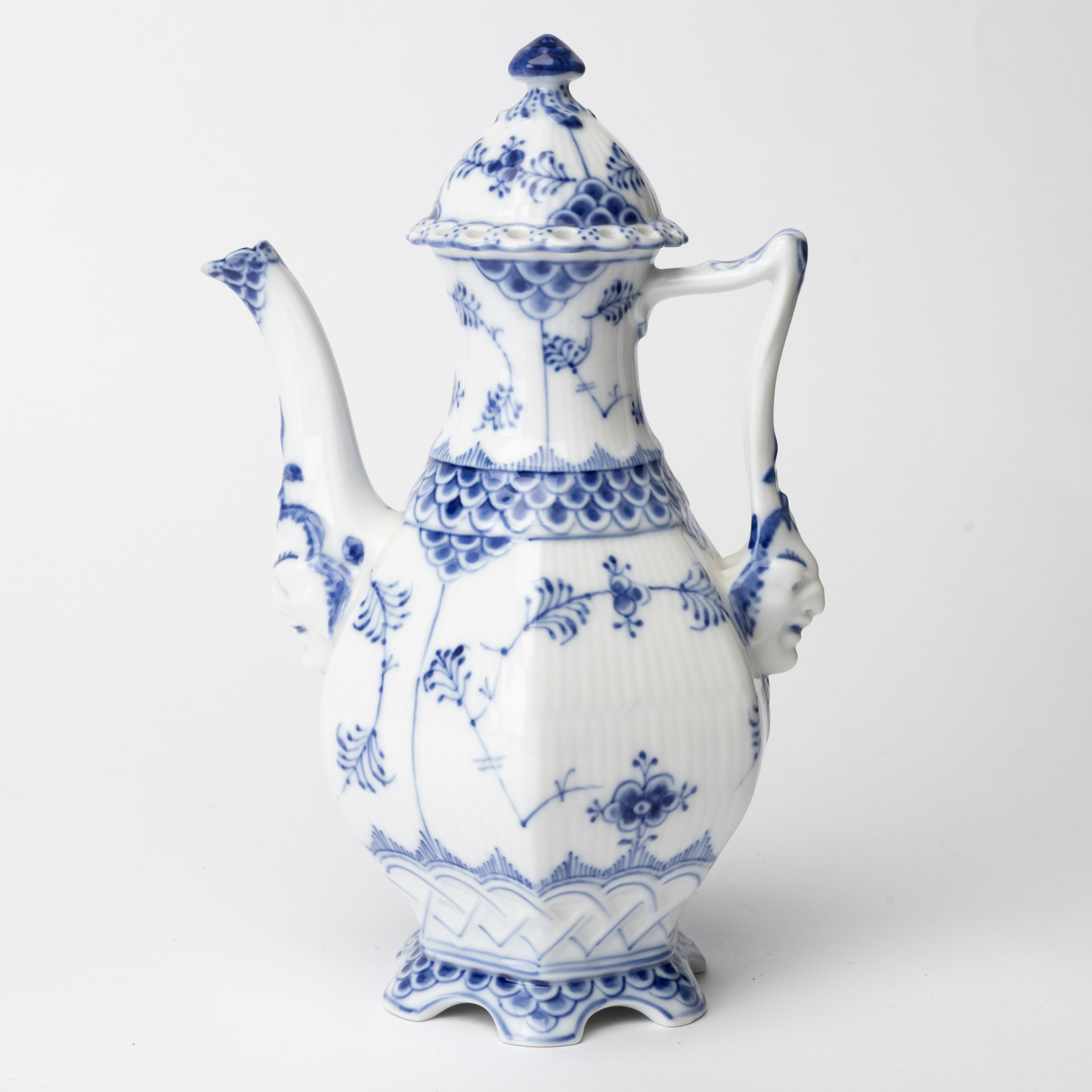 MOCCAKANNA, porslin, helblonde, "Musselmalet", Royal Copenhagen.