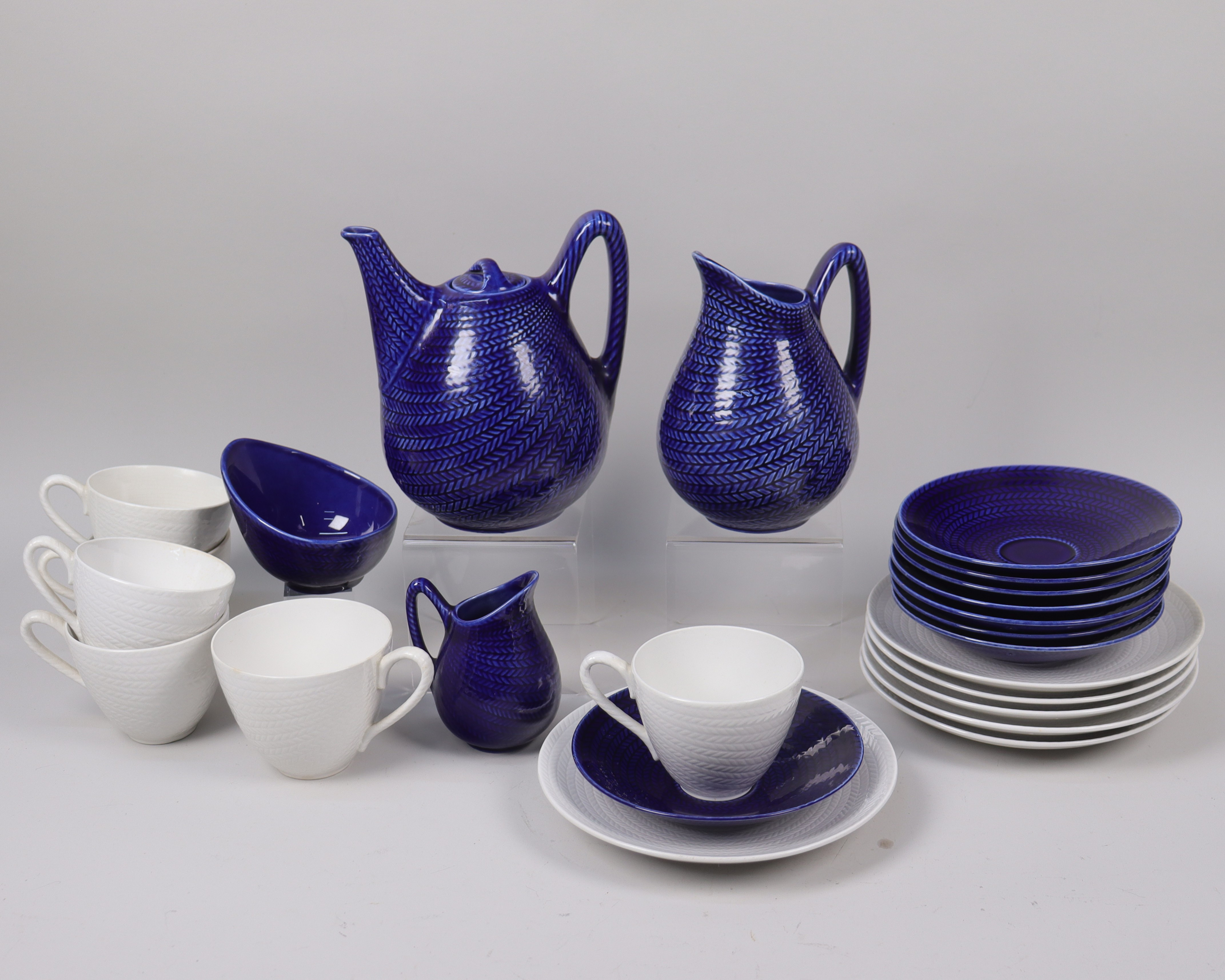 HERTHA BENGTSON. "Blå Eld", kaffe/teservis, 24 delar.
