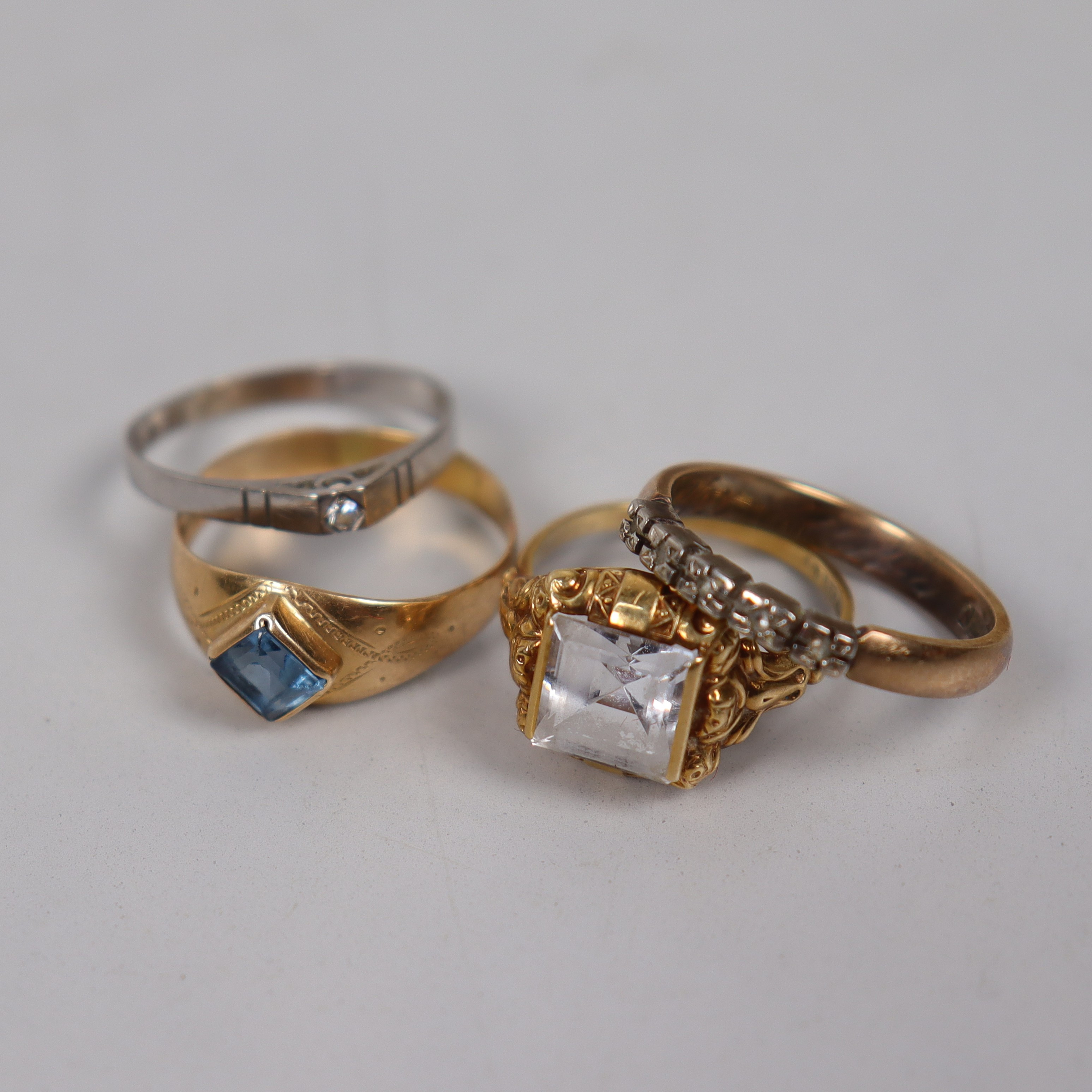 RINGAR, 18k guld med stenar, 4st.