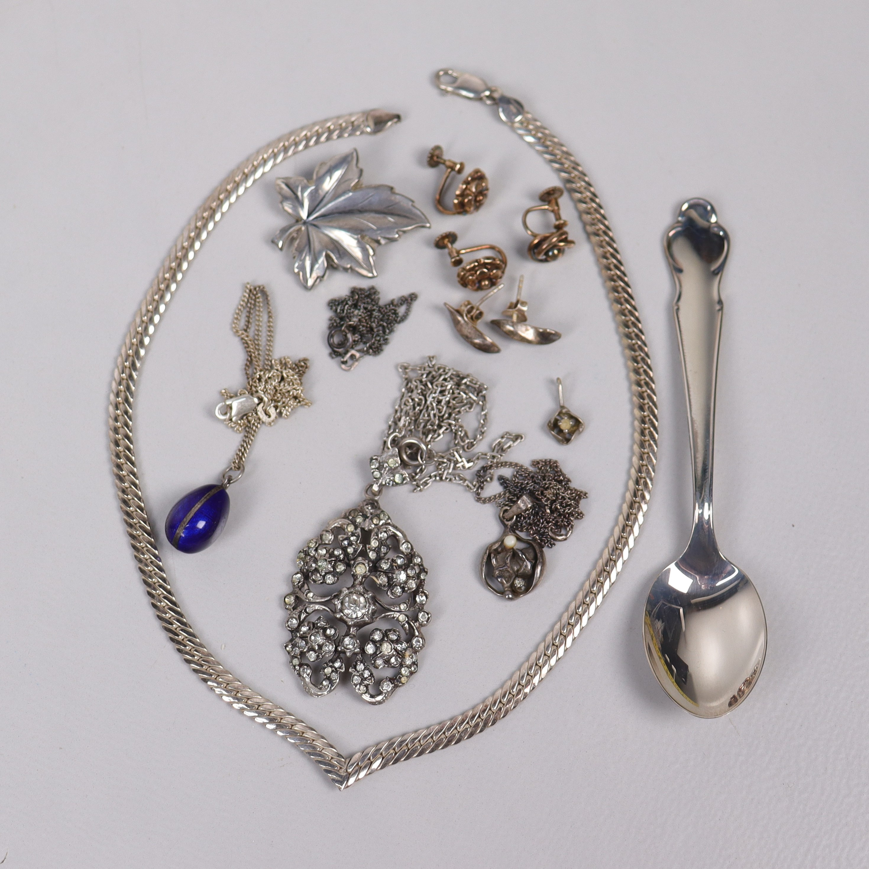 SMYCKEN, silver, örhängen, brosch, halsband mm.