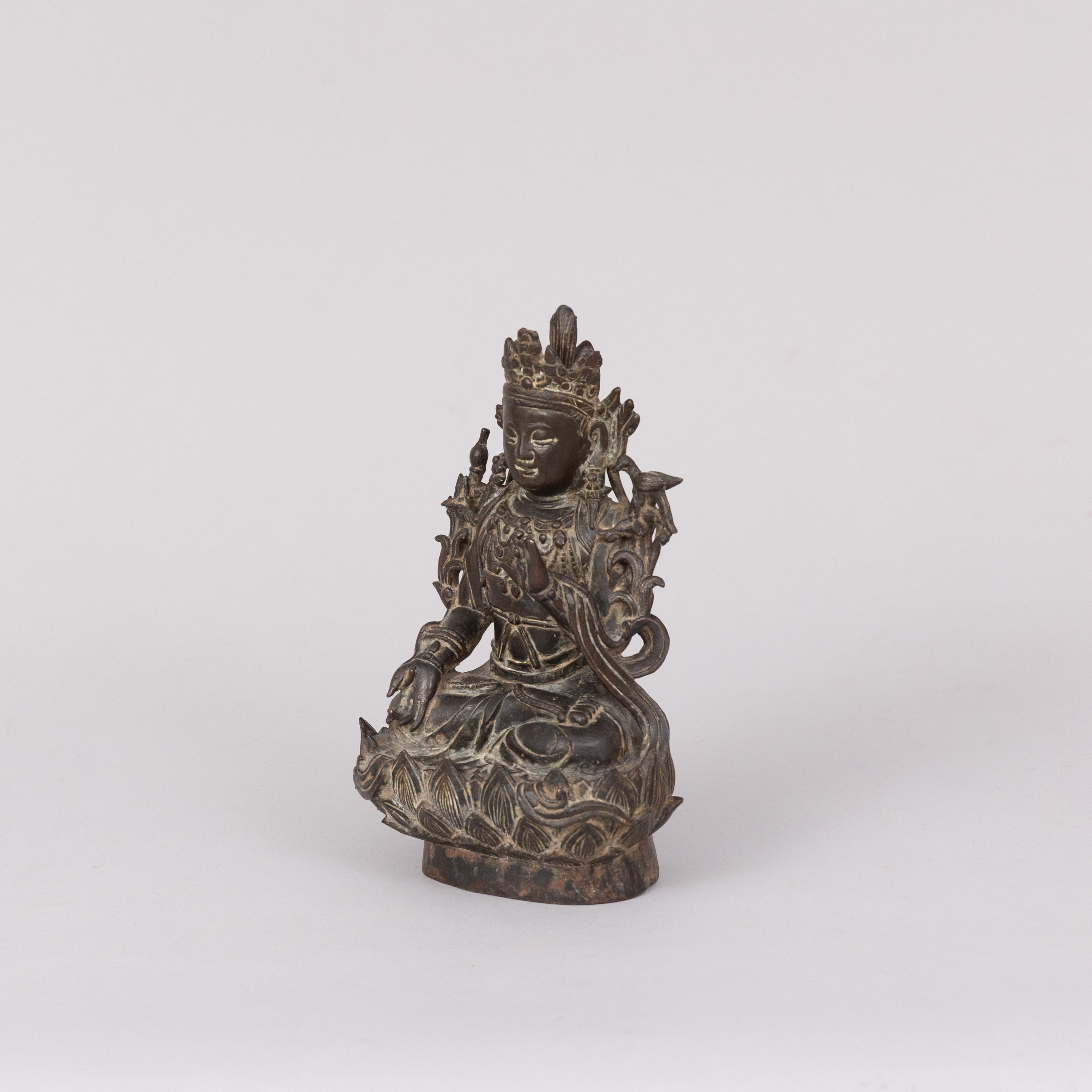 BODHISATTVA, patinerad brons, 1800 eller möjligen tidigare, Kina eller Tibet.