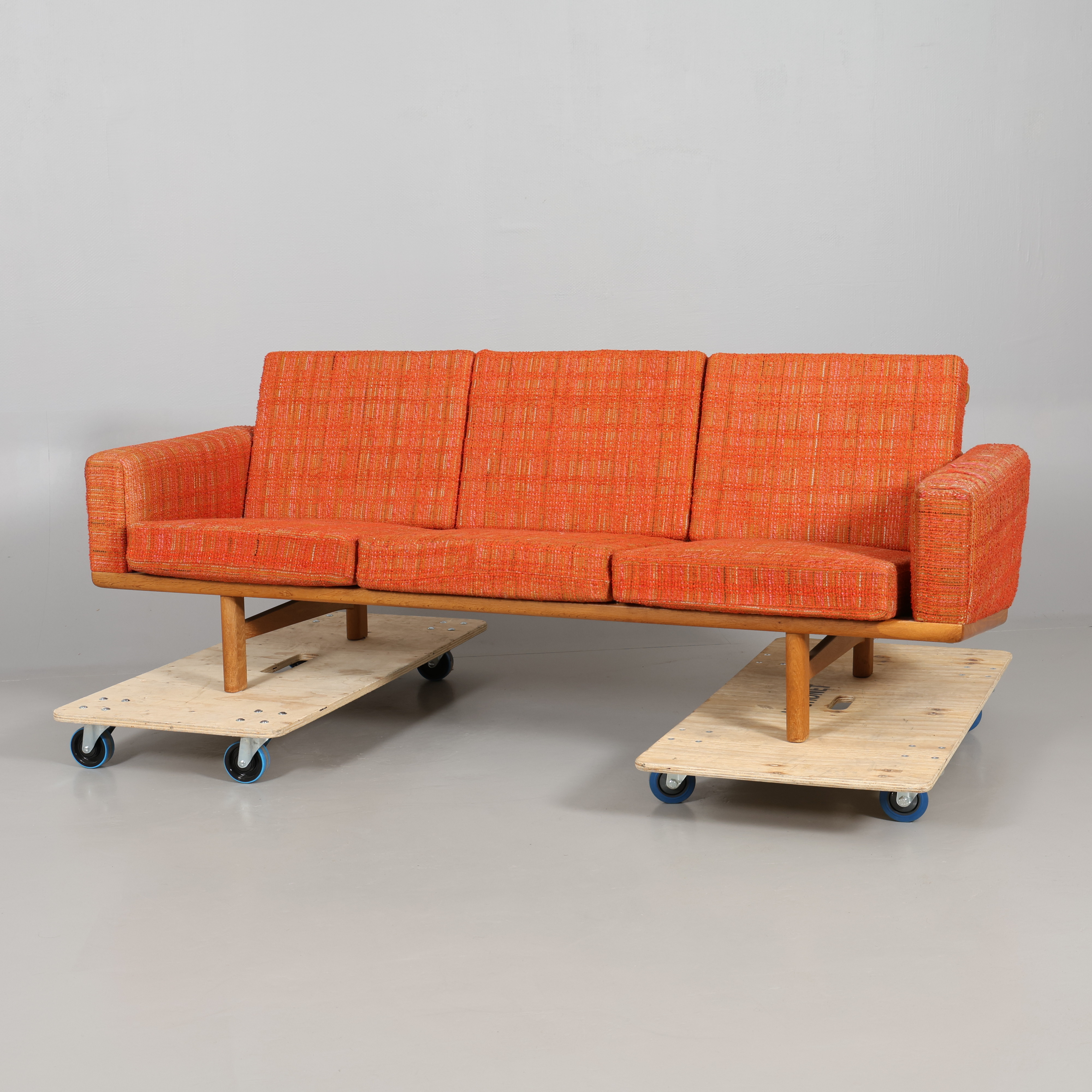 HANS J WEGNER. SOFFA, "GE-236", ek, Getama, Gedsted, Danmark.