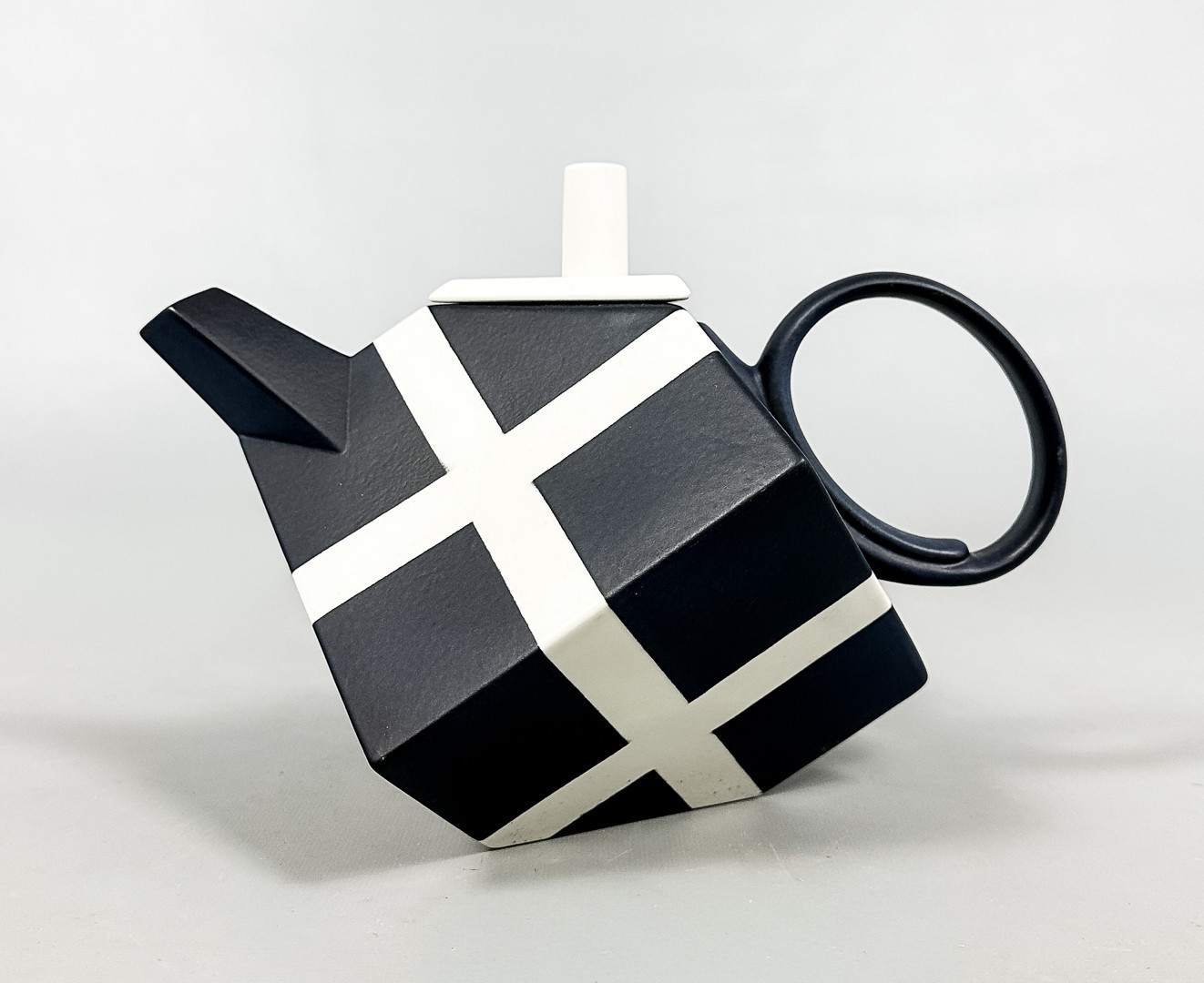 ROLF SINNEMARK. TEKANNA, "Cube", signerad, Rörstrand.