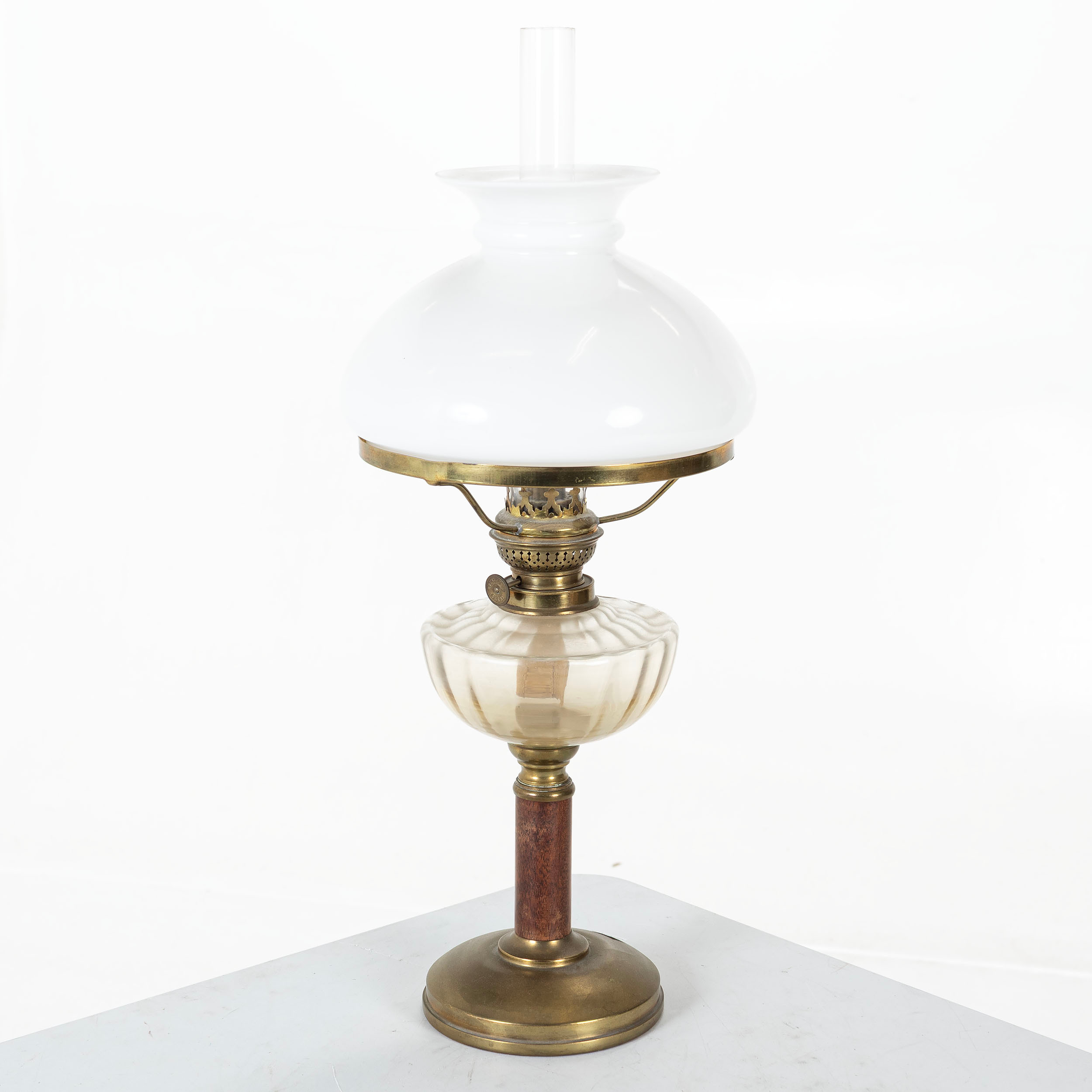 BORDSFOTOGENLAMPA, 1900 - talets första hälft.