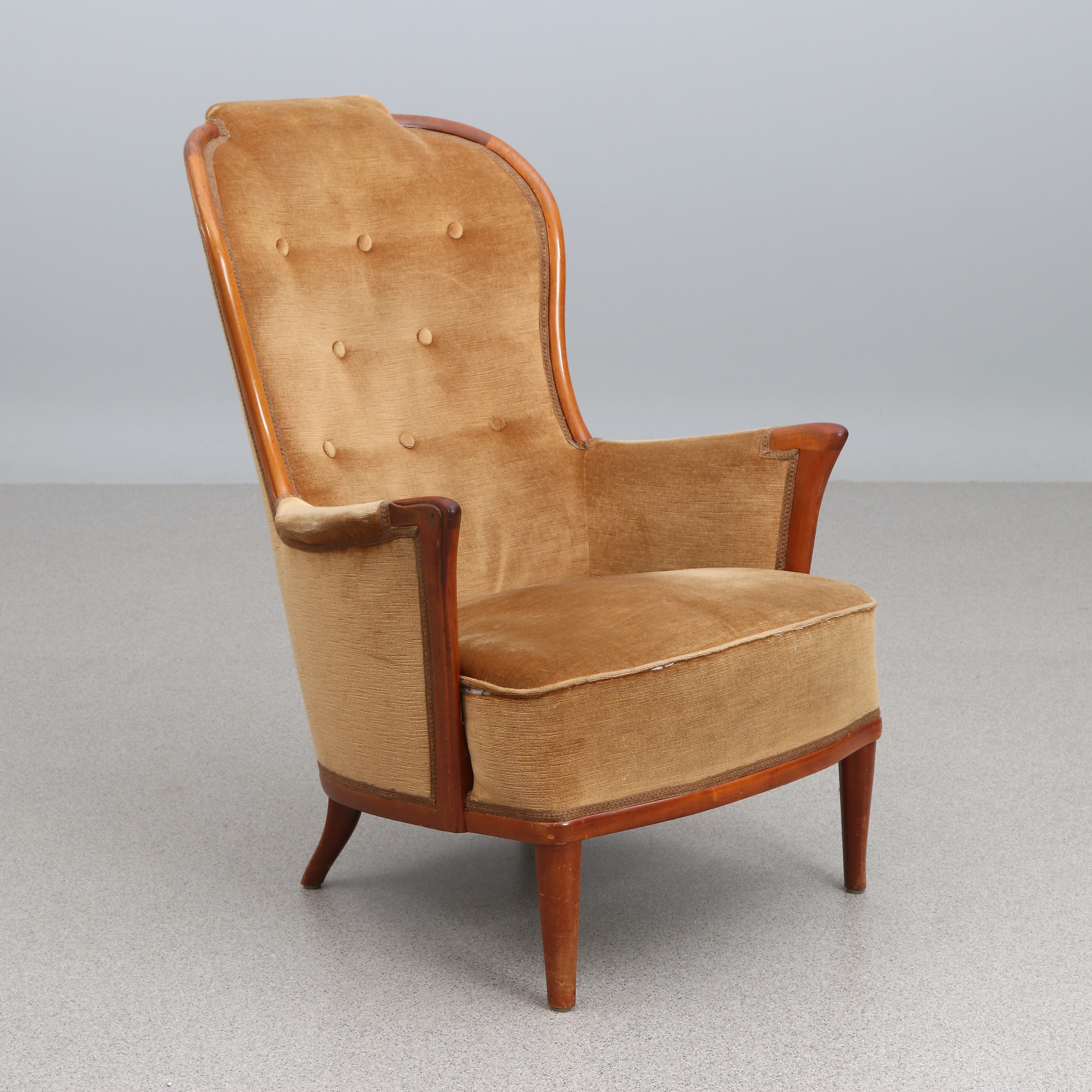 CARL MALMSTEN. KARMFÅTÖLJ. Teak med plyschklädsel. "Vår fru". Bodafors, märkt undertill.