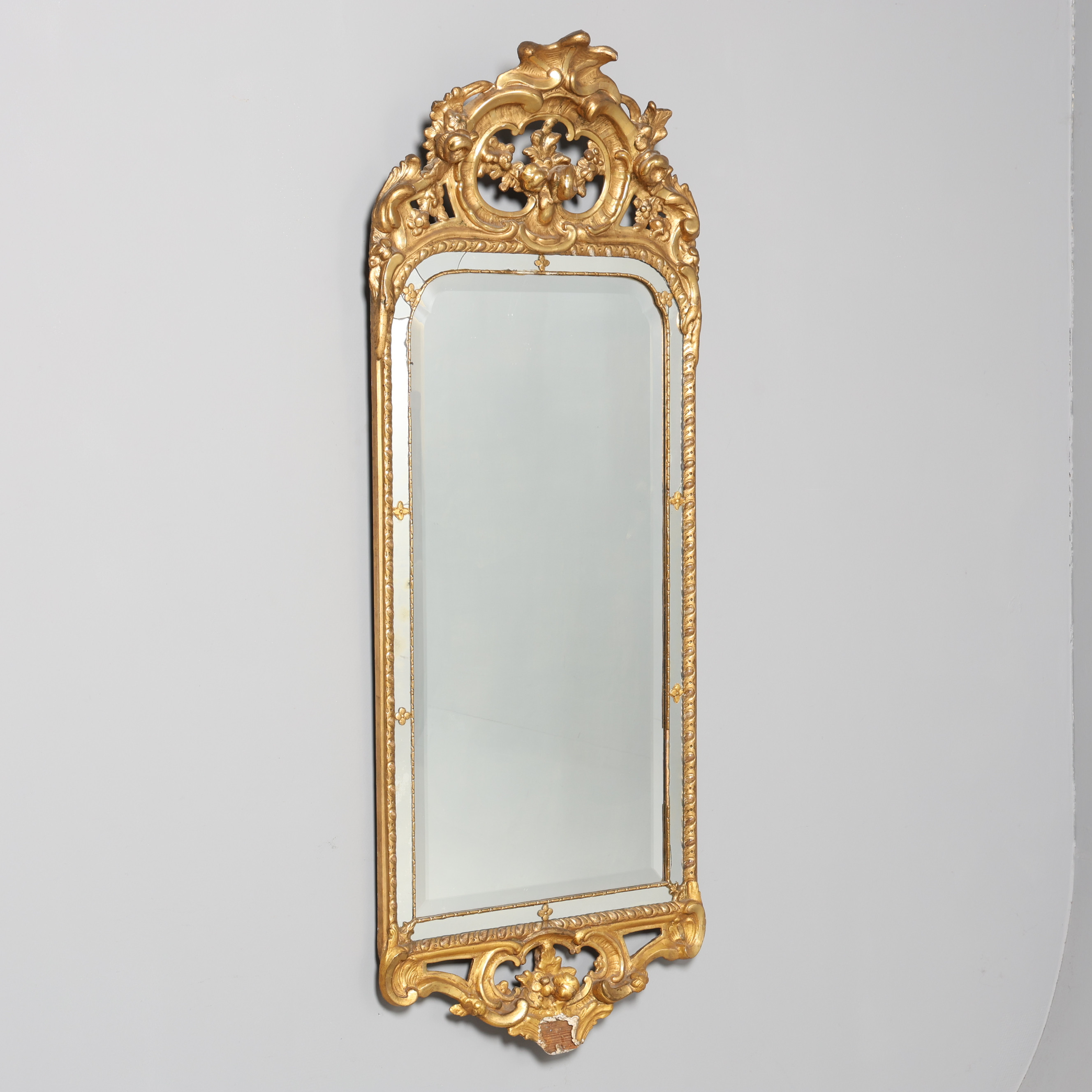 SPEGEL, nyrokoko, 1800-tal, förgylld träram.
