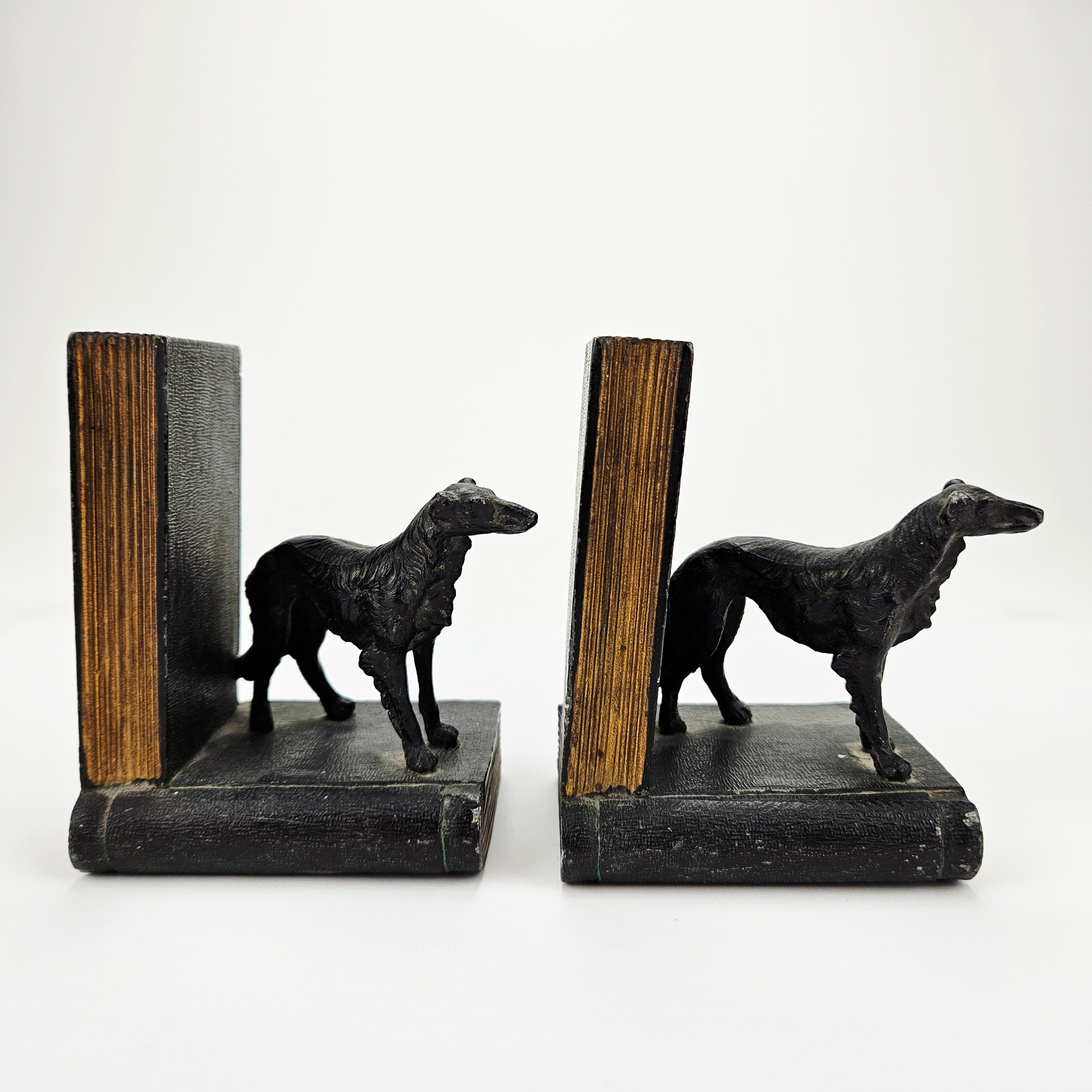 BOKSTÖD, ett par, patinerad metall, dekor med Borzoi, Ronson All Metal Art Ware.