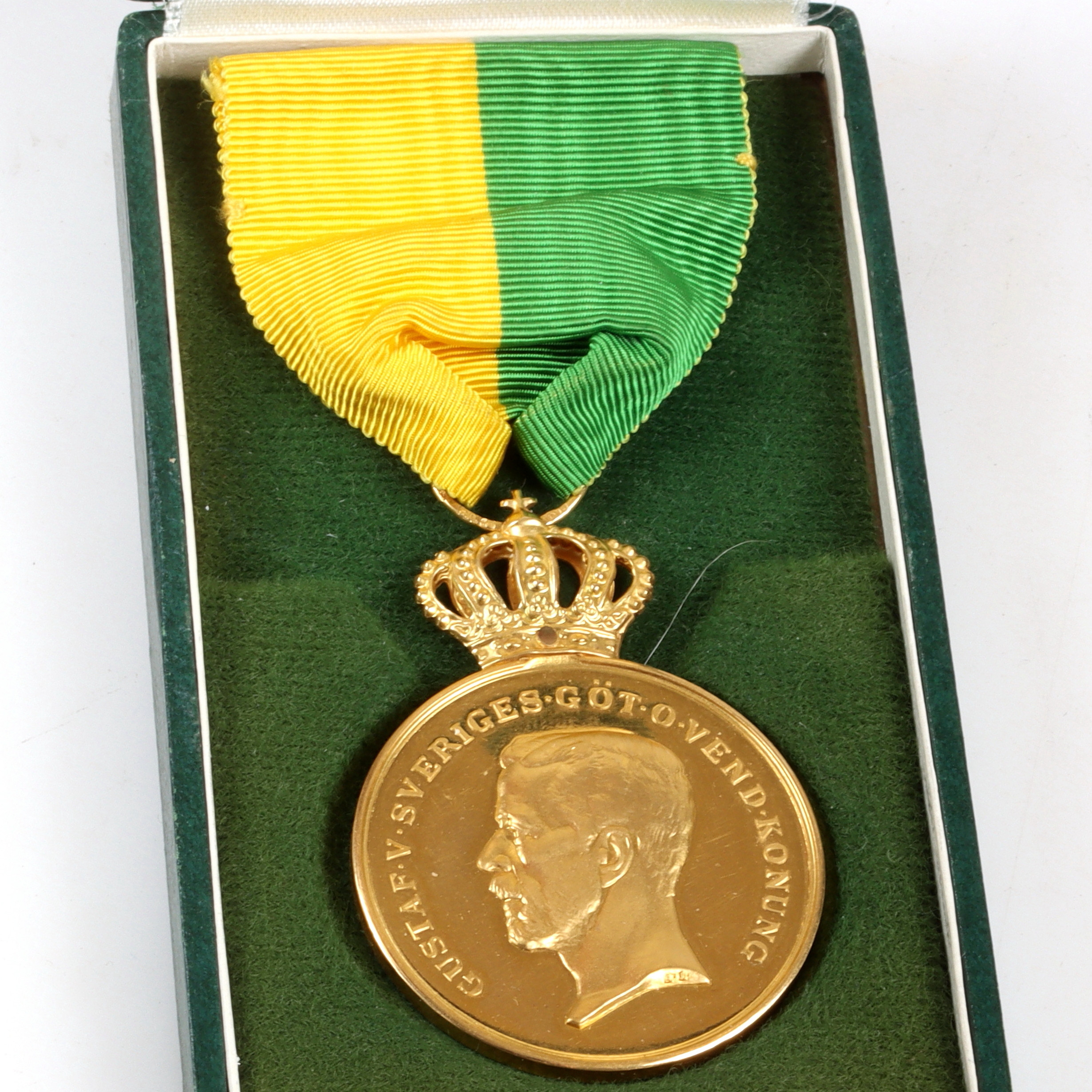 FÖRTJÄNSTMEDALJ, guld, 18/23K, Kungliga Patriotiska Sällskapet, Sverige 1946.