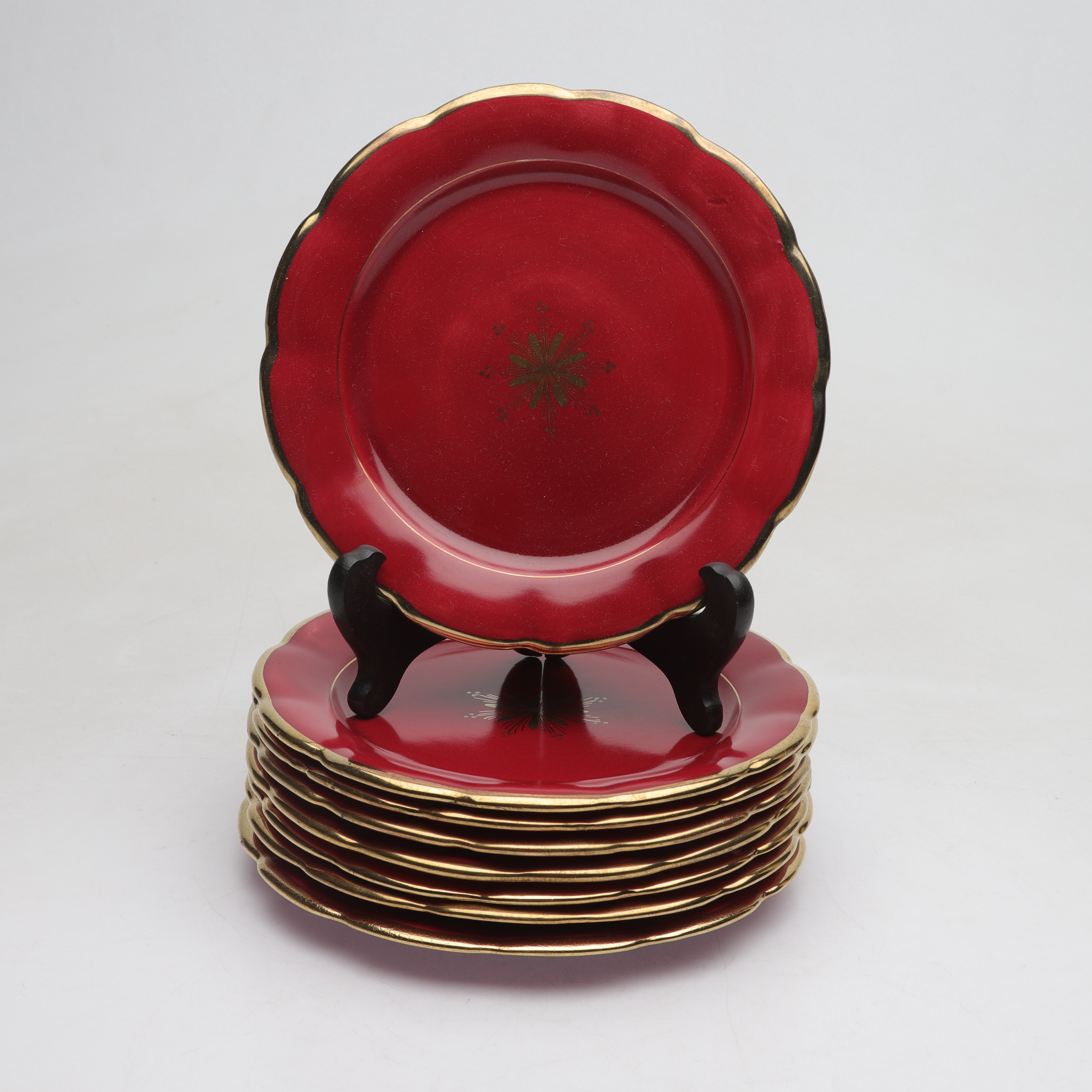 ASSIETTER, 8 st, keramik, "Rubin", Arthur Percy, Gefle, omkring 1900-talets mitt.
