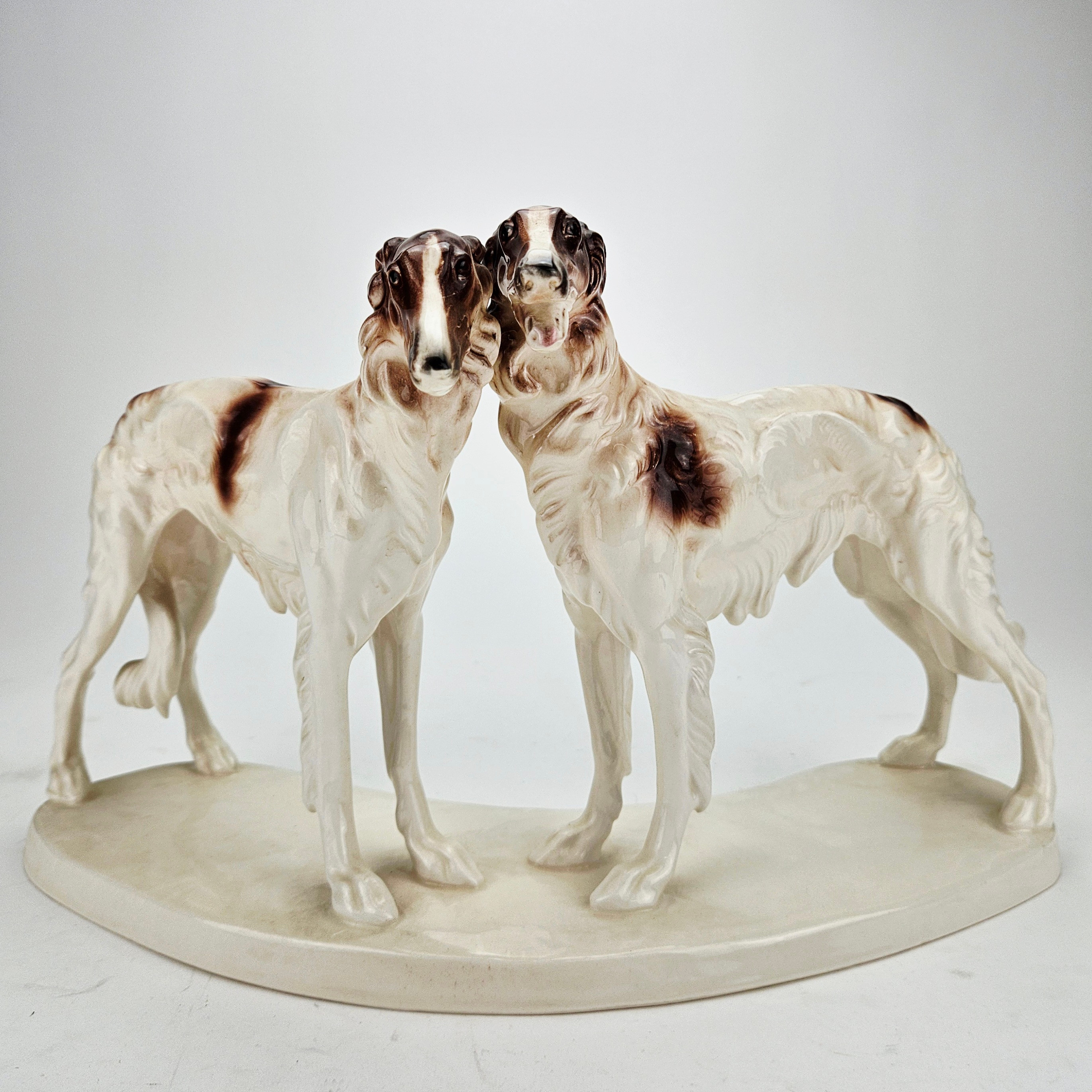 FIGURIN, porslin, Borzoi, Hugo Postl, VEB Zierkeramik Katzhütte, Tyskland.