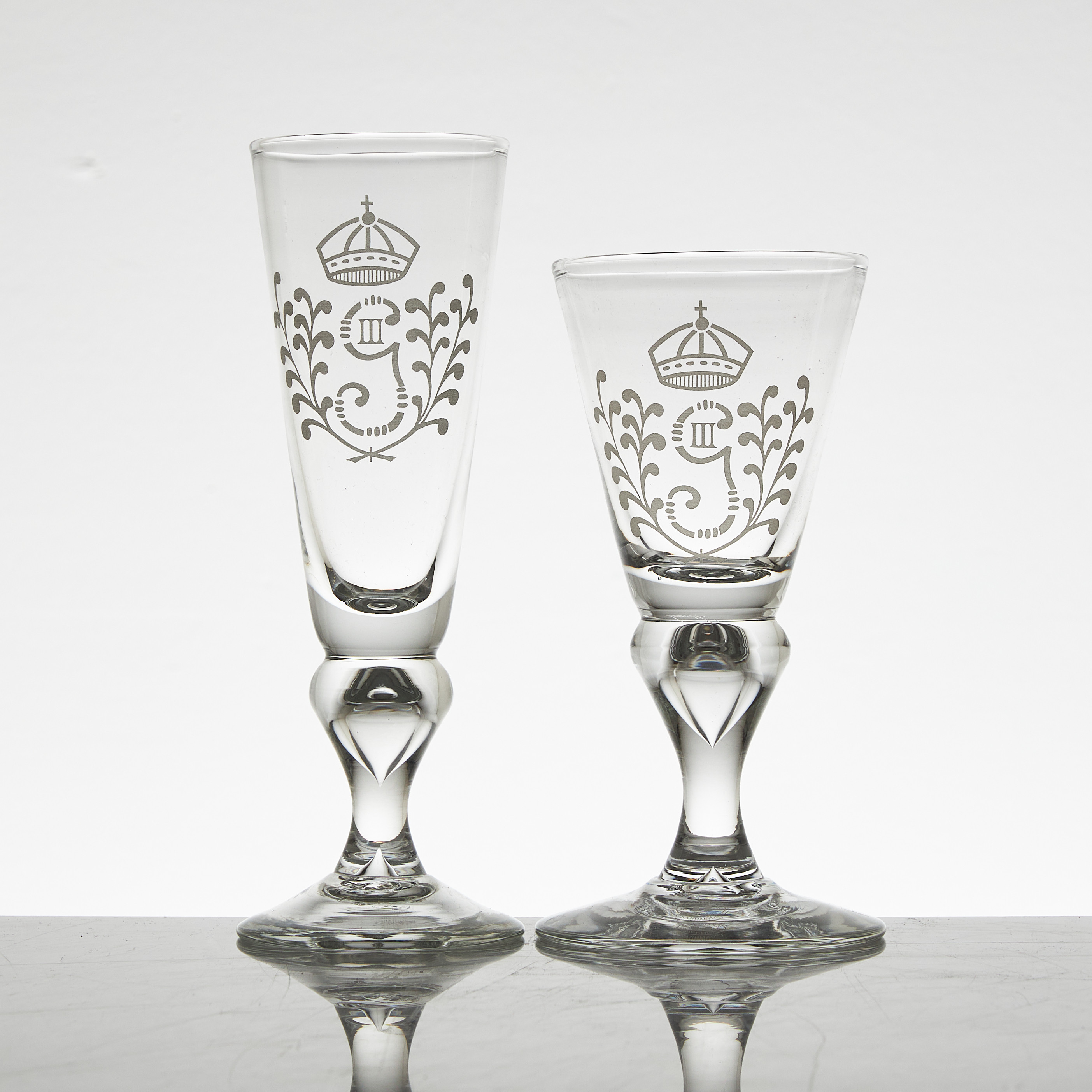 VINGLAS, 9 st., CHAMPANGEGLAS, 6 st, med Gustaf III monogram, ''Antik''', Reijmyre. 1900-tal.