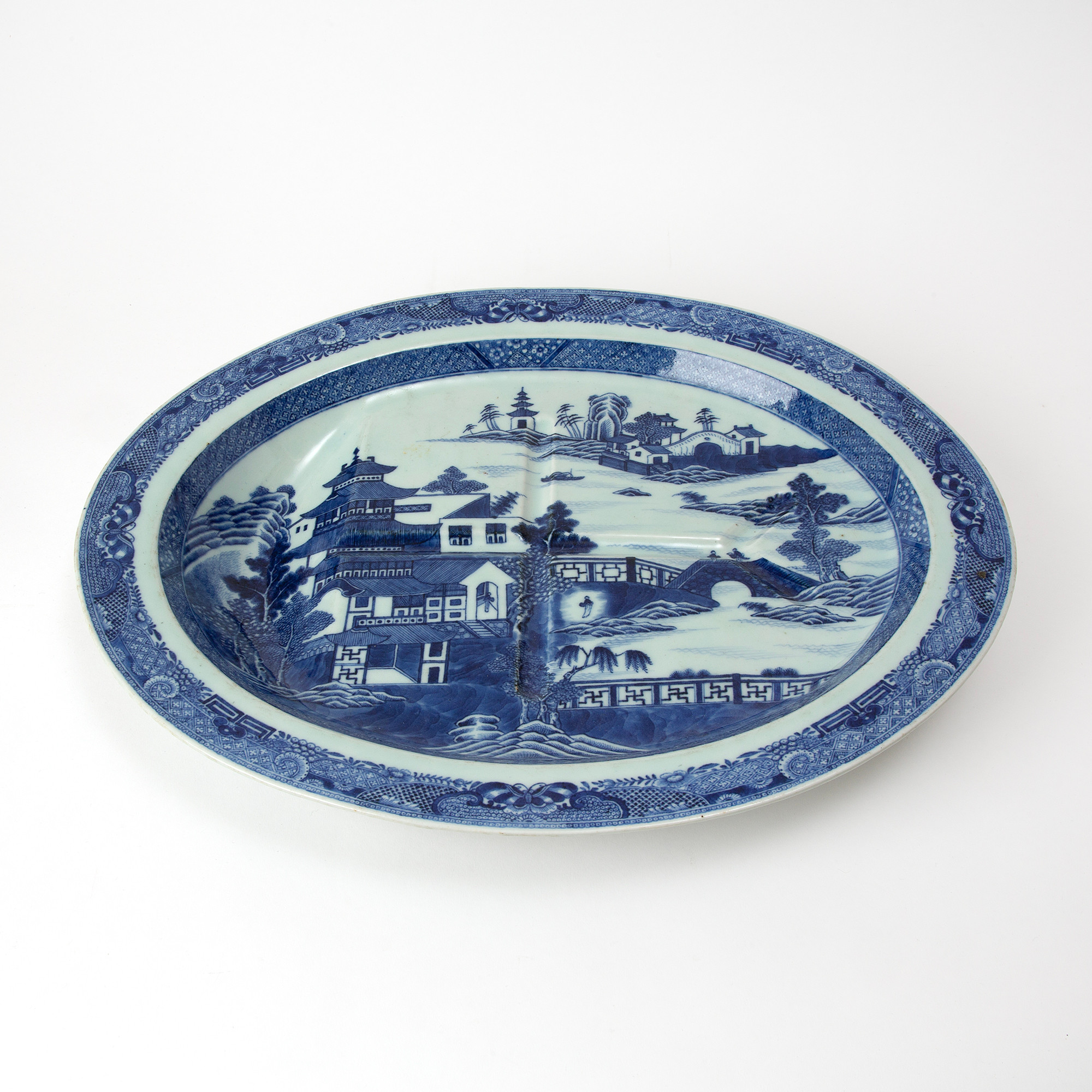 FISKFAT, porslin, Kina, Jiaqing (1796-1820).