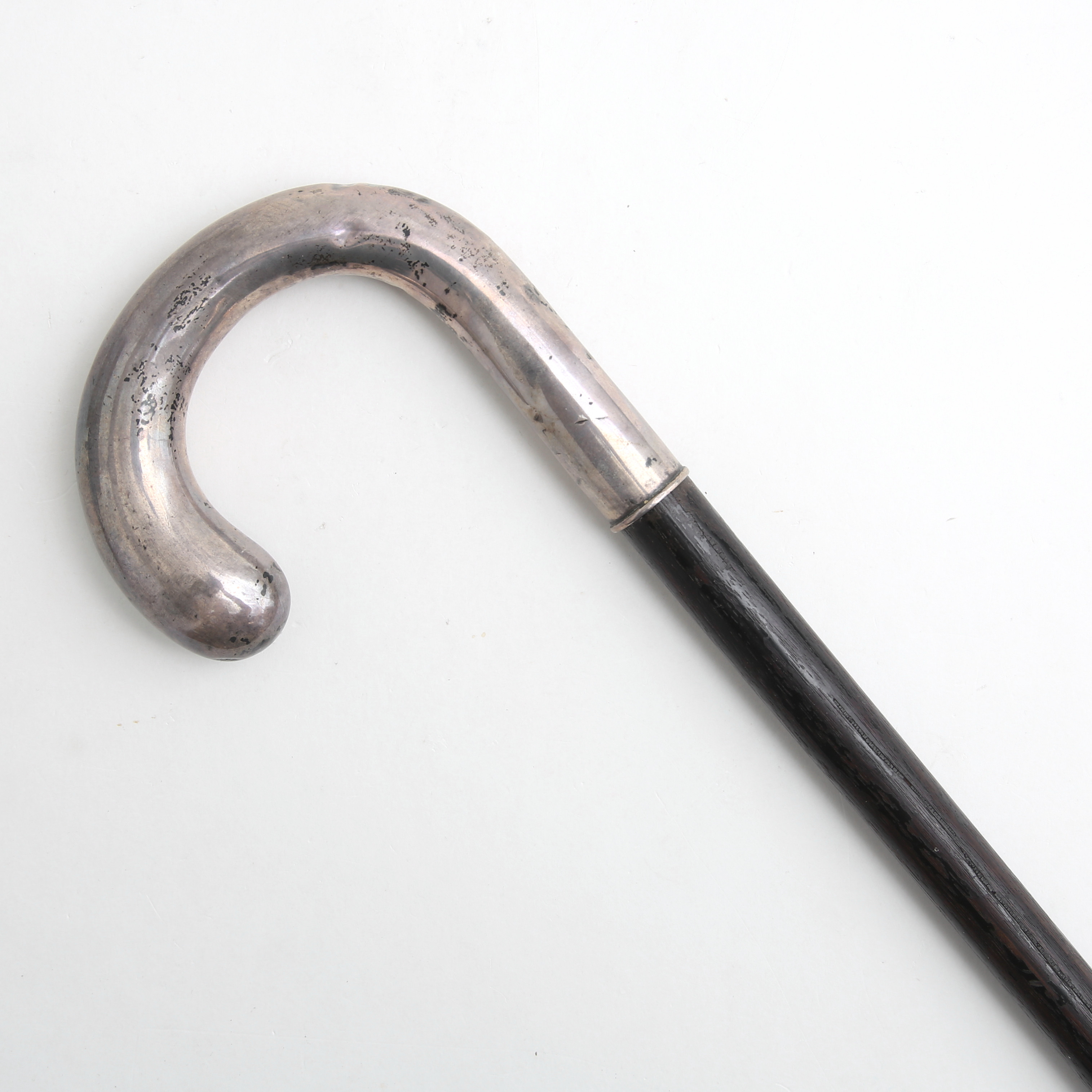 KÄPP MED SILVERKRYCKA.