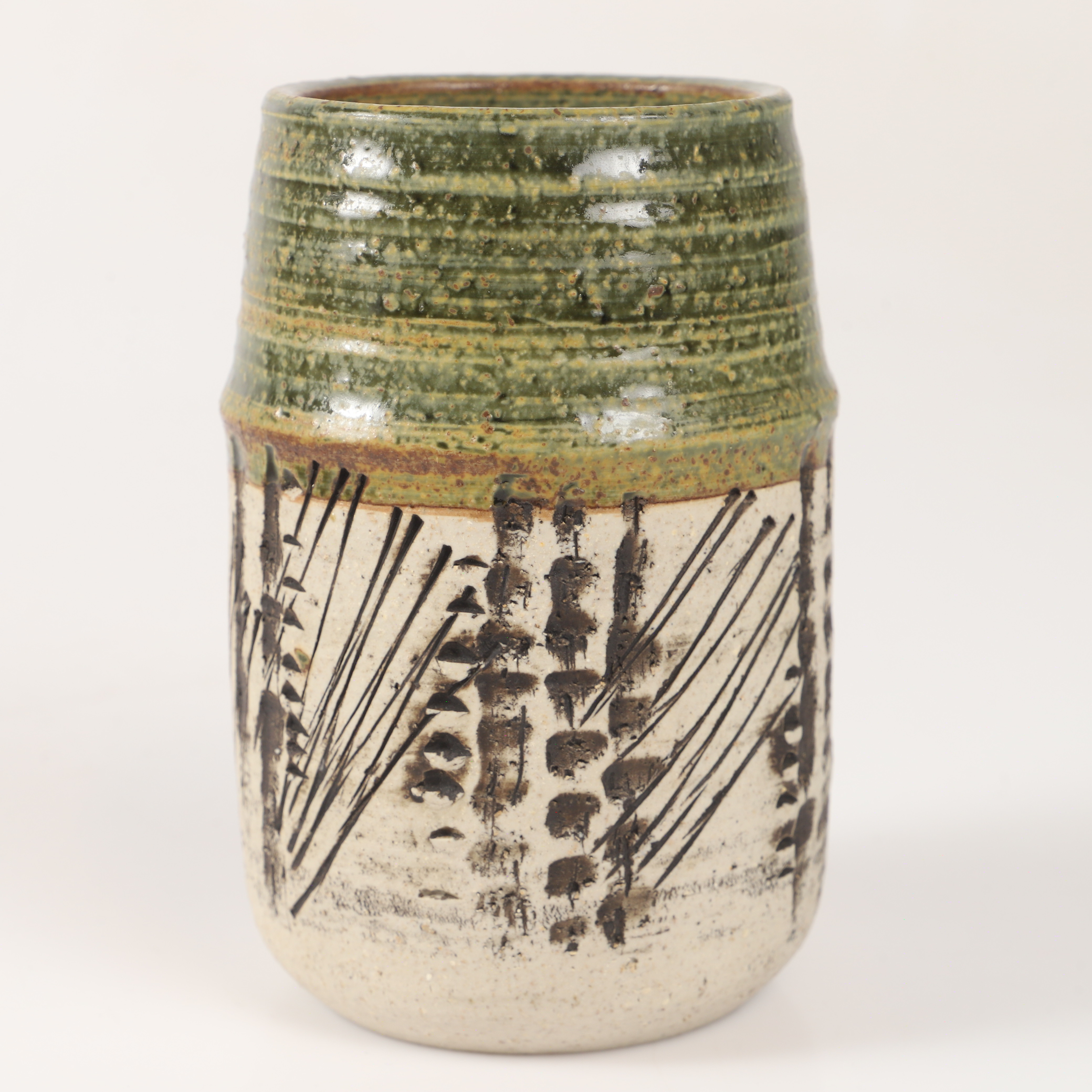 LISA LARSON. Vas, delvis glaserad keramik, Gustavsbergs studio, signerad.