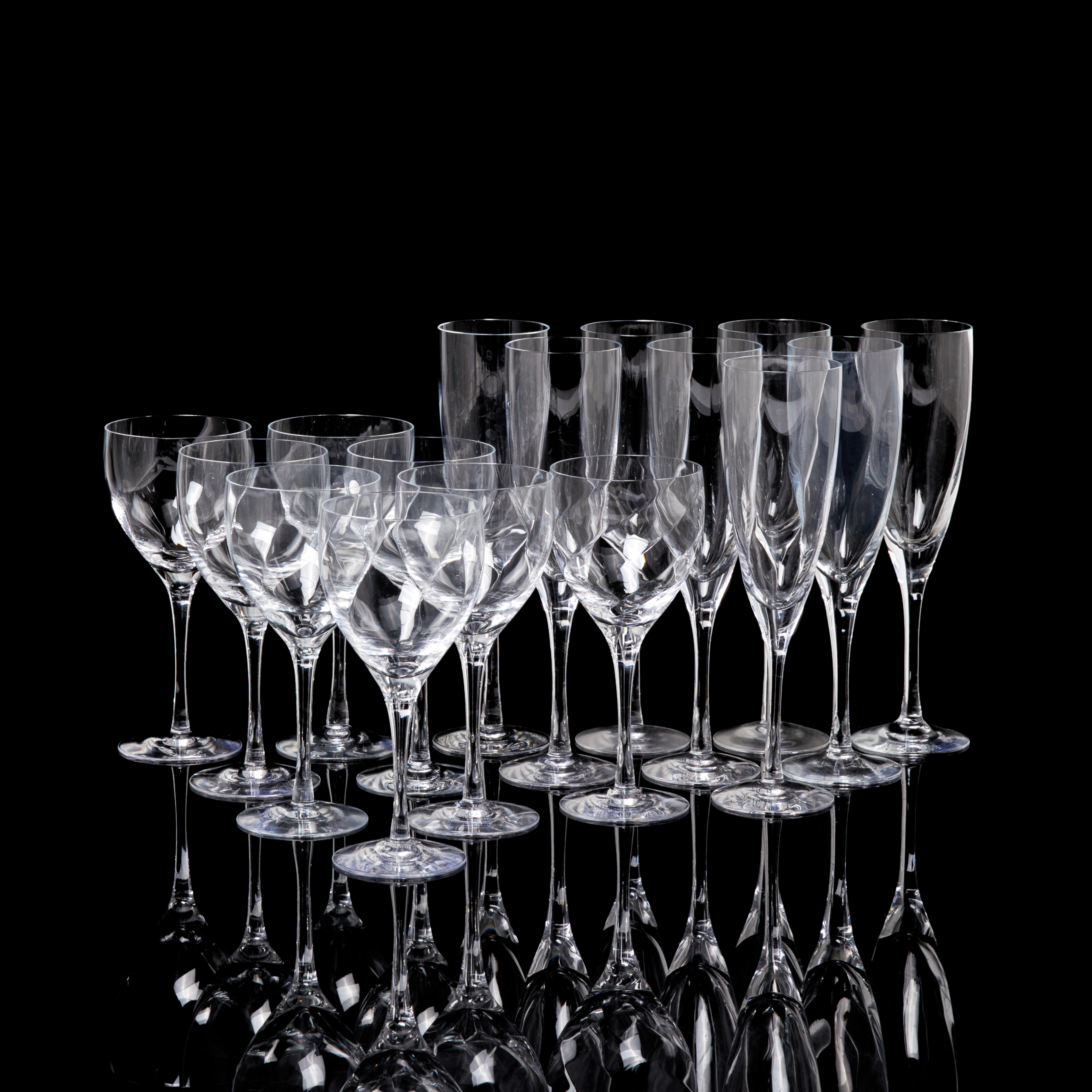 BERTIL VALLIEN. Champagneglas & vinglas, 8+8 dlr, "Chateau", glas, etikettmärkta, Kosta Boda.
