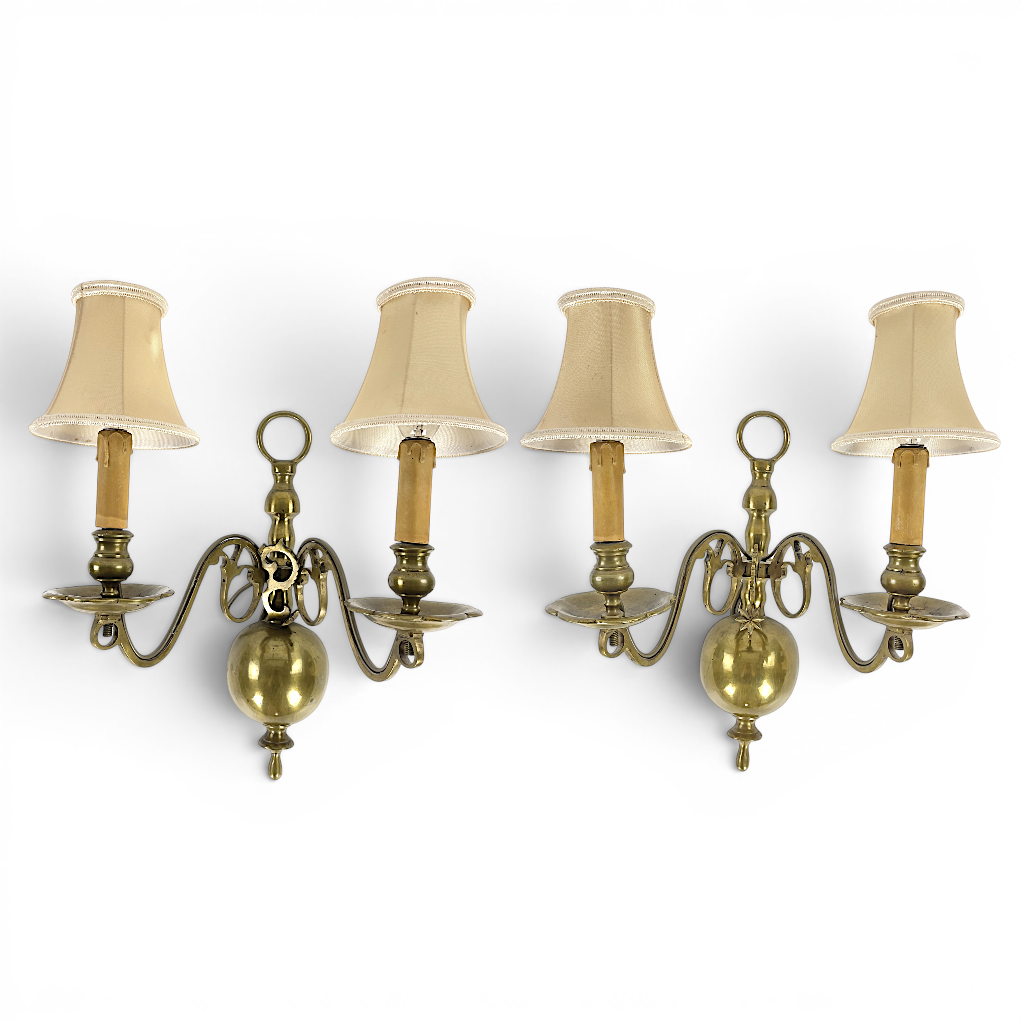 VÄGGLAMPETTER, ett par. Barockstil, malm, 1900-tal.