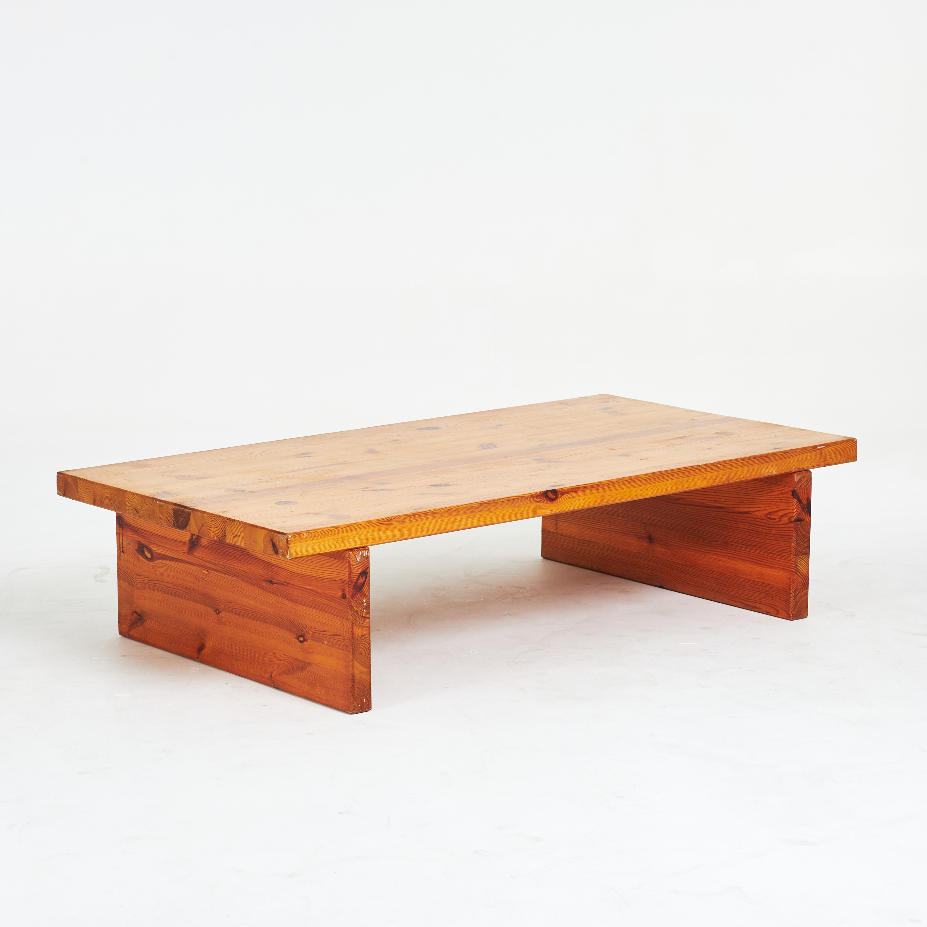 SVEN LARSSON. Soffbord, furu, ca 1970-tal, Form, signerad Sven Larsson.