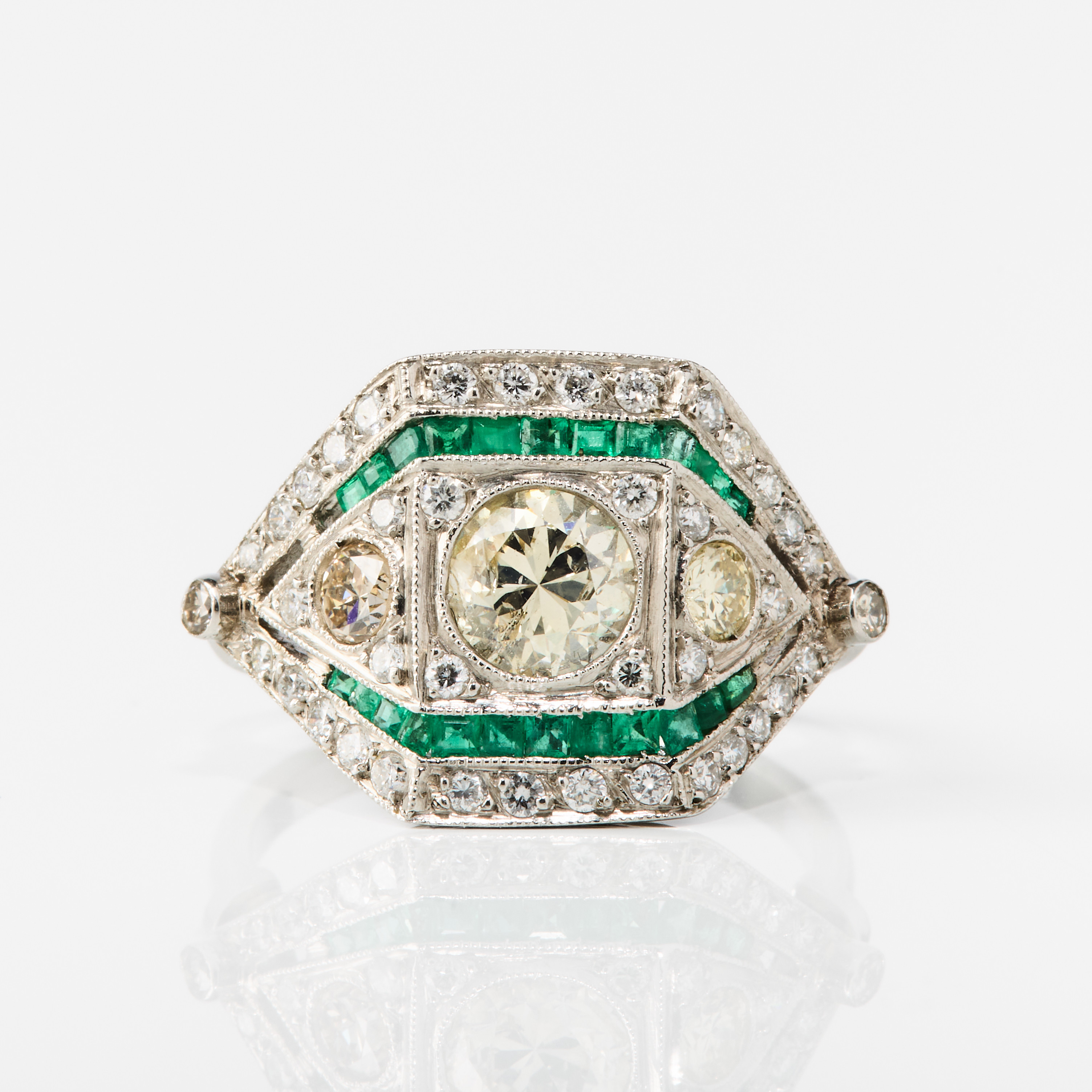 RING, platina, smaragder och diamanter, Art Déco-stil.