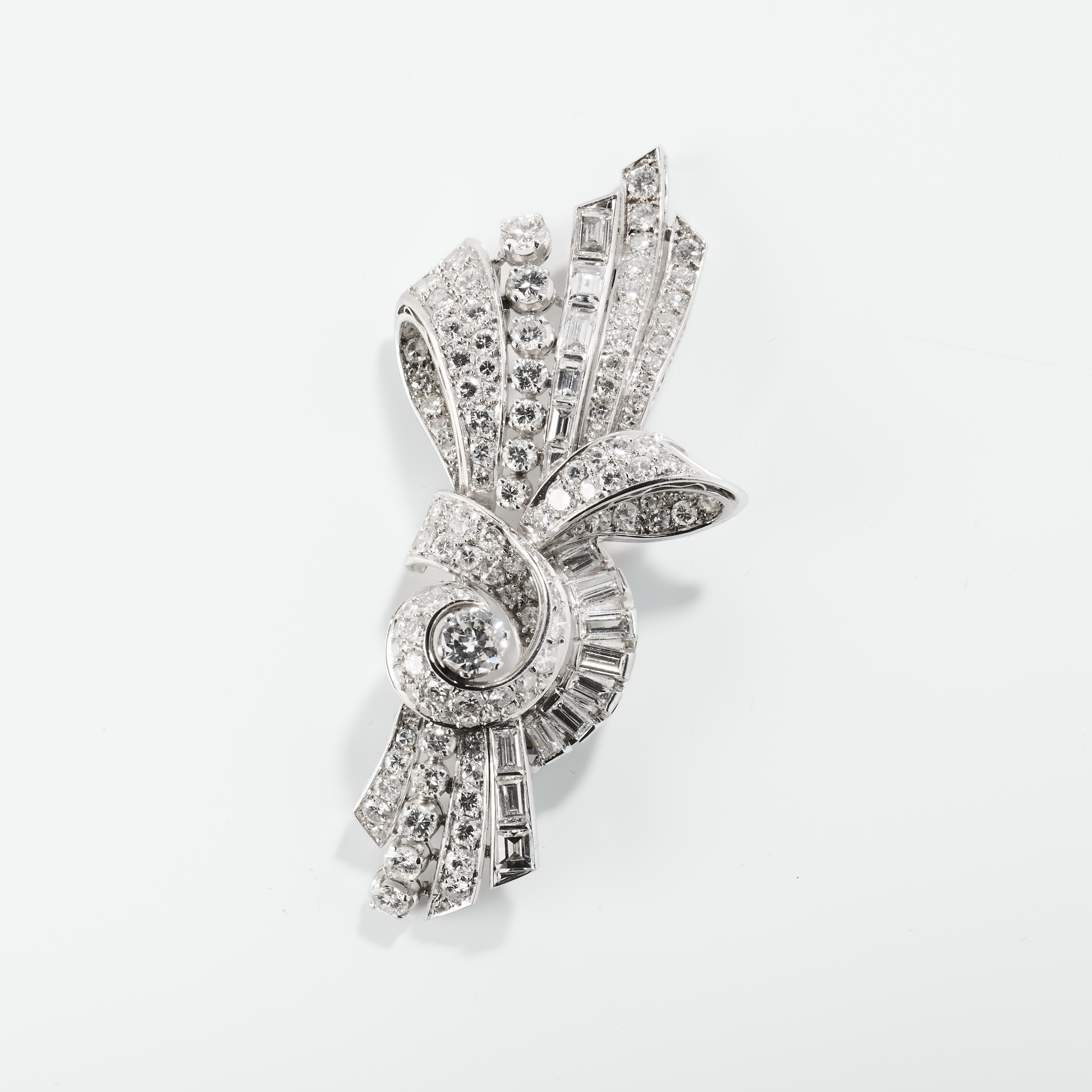 BROSCH, platina med diamanter, 1950-tal.