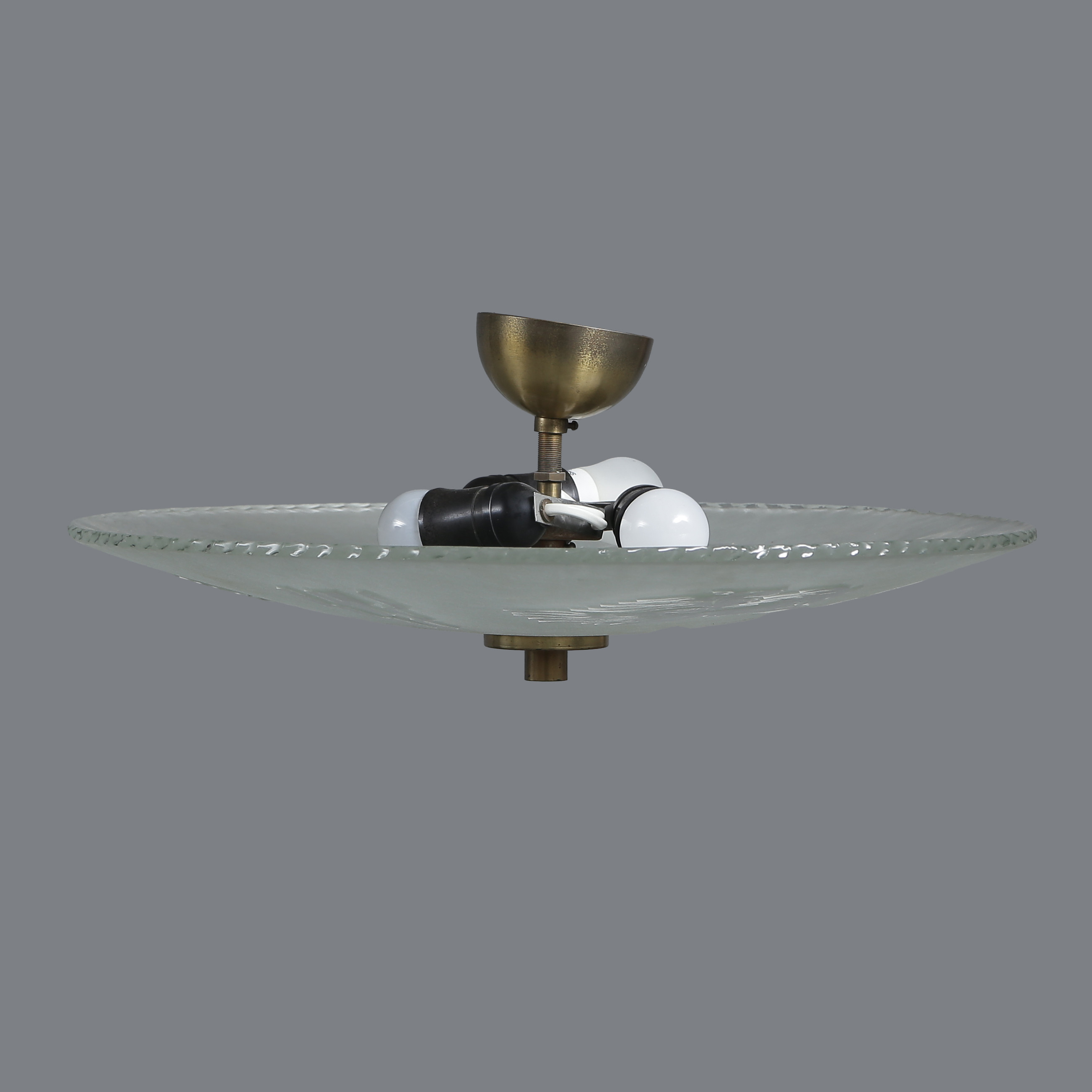 TAKPLAFOND, SWEDISH GRACE, RÅGLAS, SLIPAD DEKOR AV HÄSTAR, STOMME I MÄSSING, 1930-TAL.