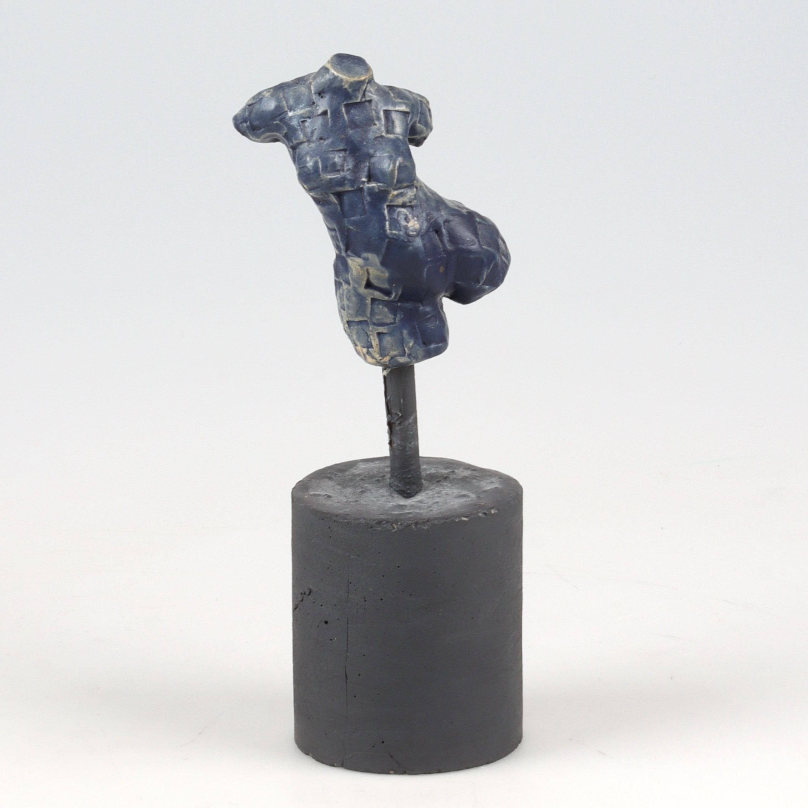 OIDENTIFIERAD KONSTNÄR. Skulptur, torso, signerad K. Blixt.