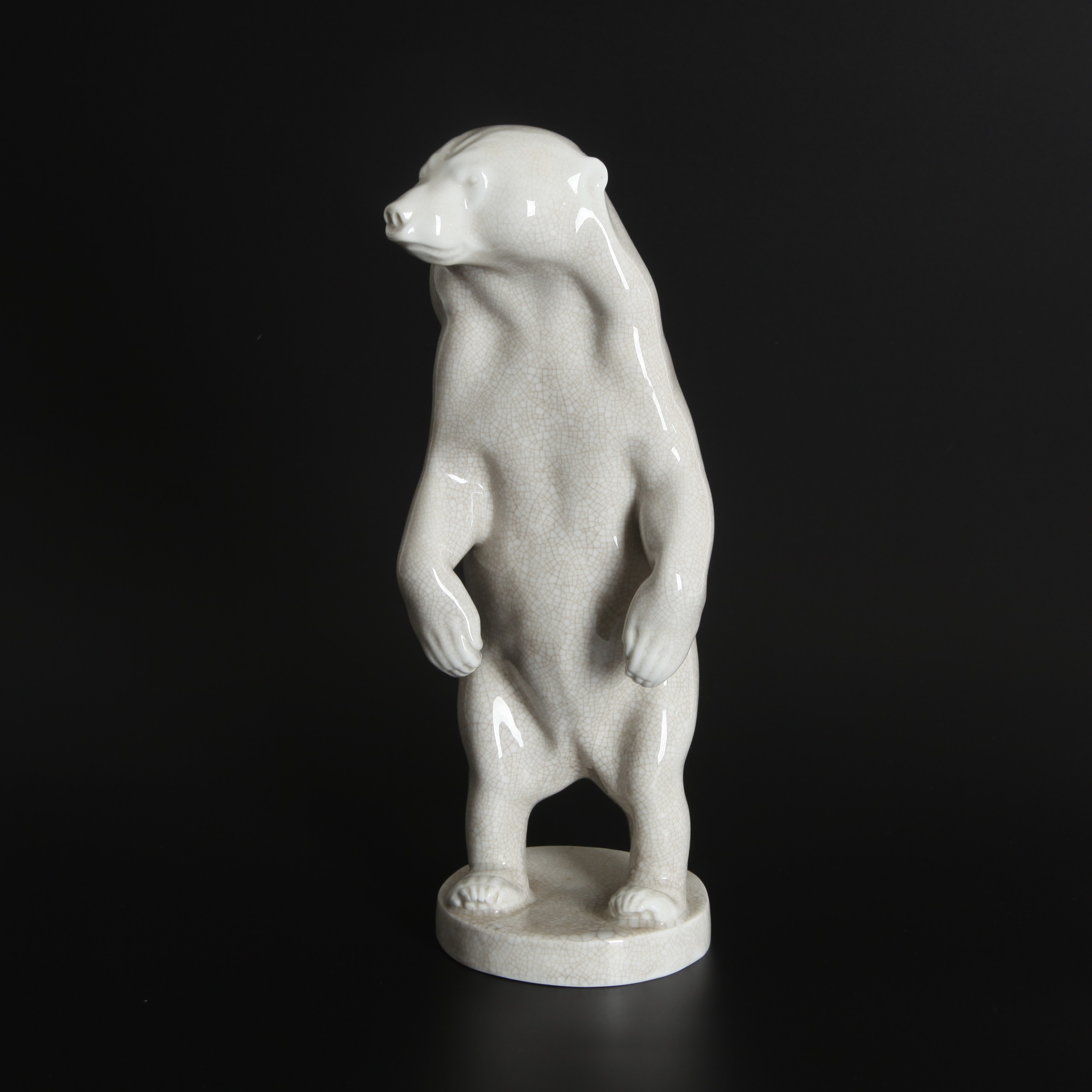 FRANZ BARWIG D.Ä. 1868–1931. Stående björn, Mod 1651, porslin med Craquelé-Glasur, Augarten, Wien, 1926.