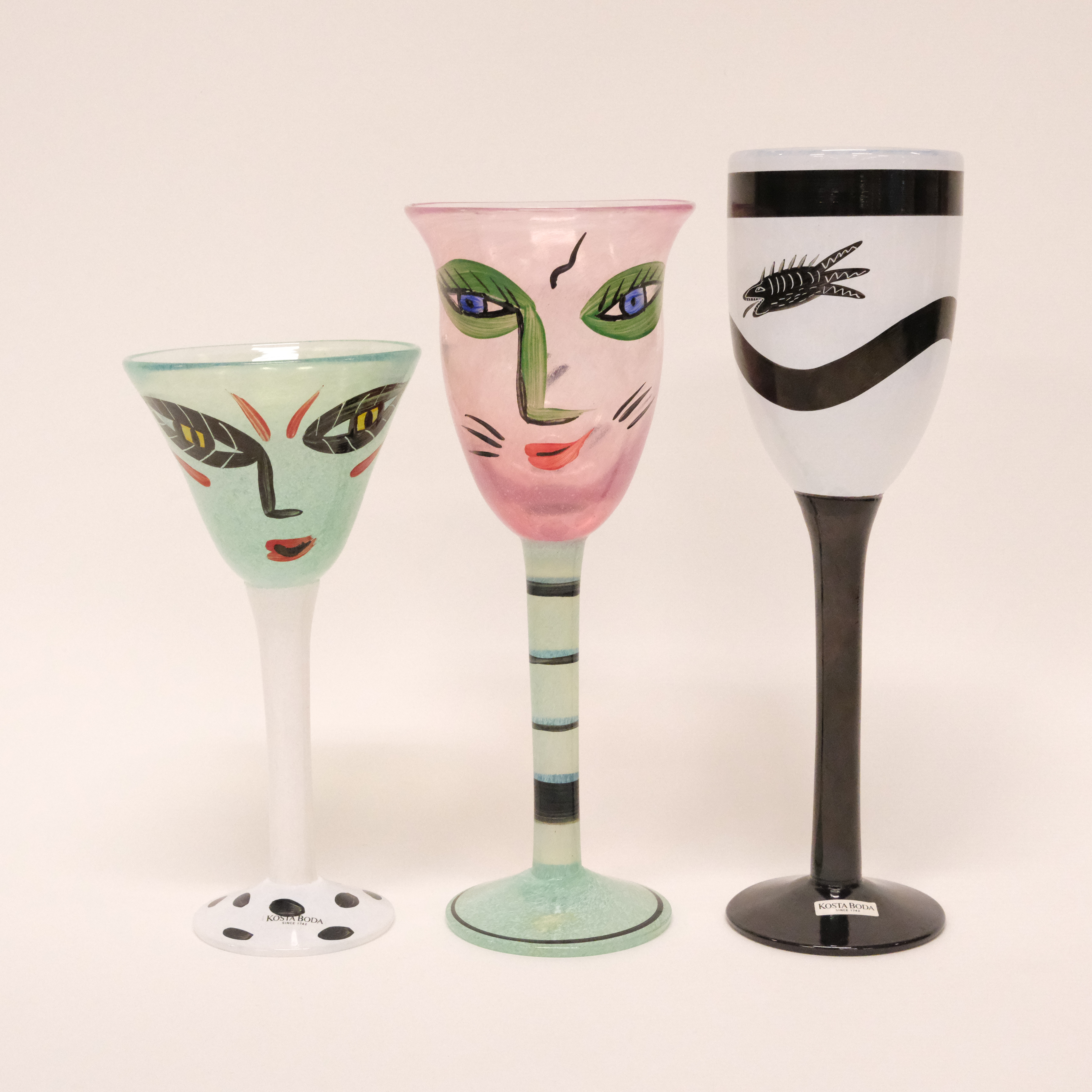 ULRICA HYDMAN VALLIEN. KOSTA BODA TRE POKALGLAS.