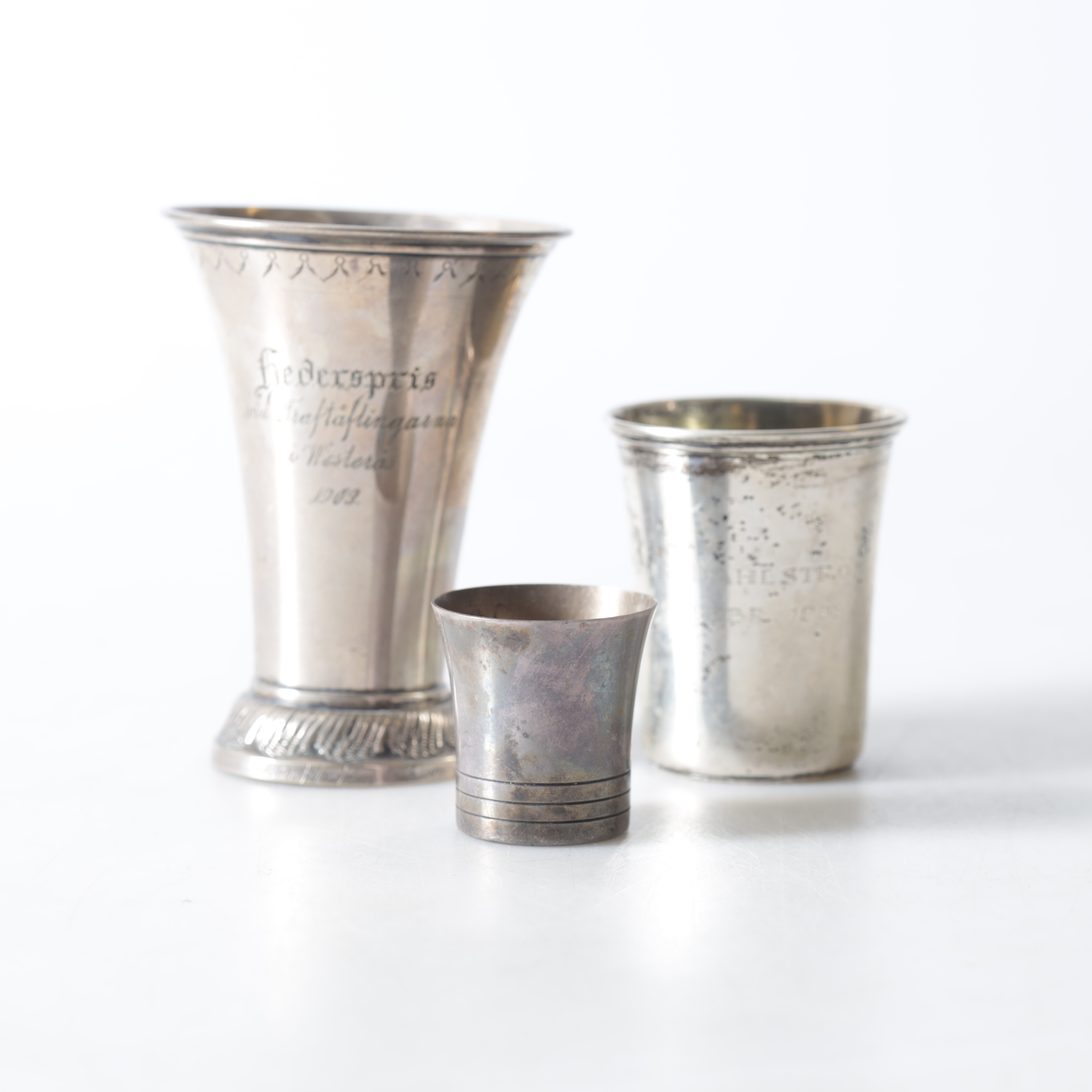 POKALER & SUPKOPP, 3 delar, silver, olika tillverkare, 1900-tal. Totalvikt ca 190,8 gram.