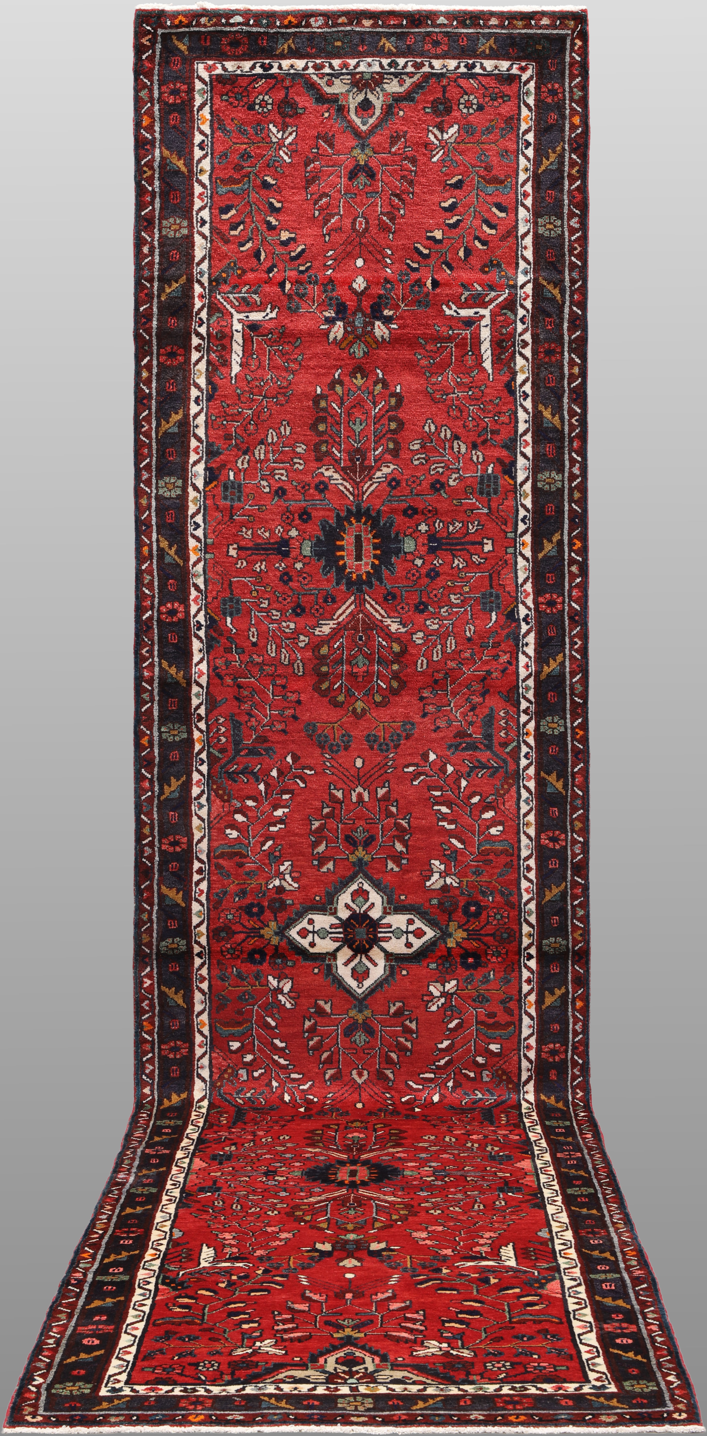 MATTA. Hamadan gallerimodell, 480 x 100 cm.