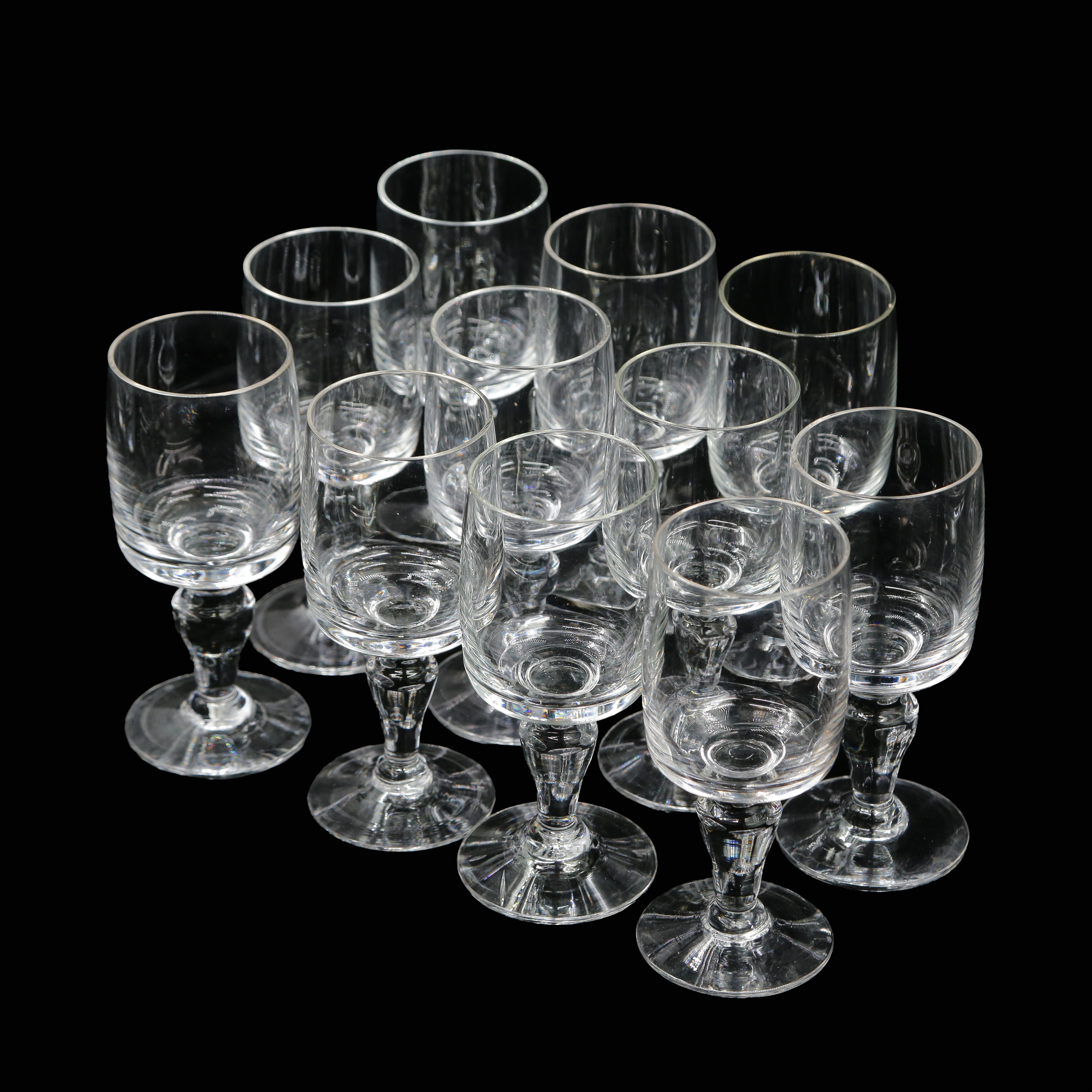 BERTIL VALLIEN. VITVINSGLAS "DRAGON", KOSTA BODA, 11 DELAR.