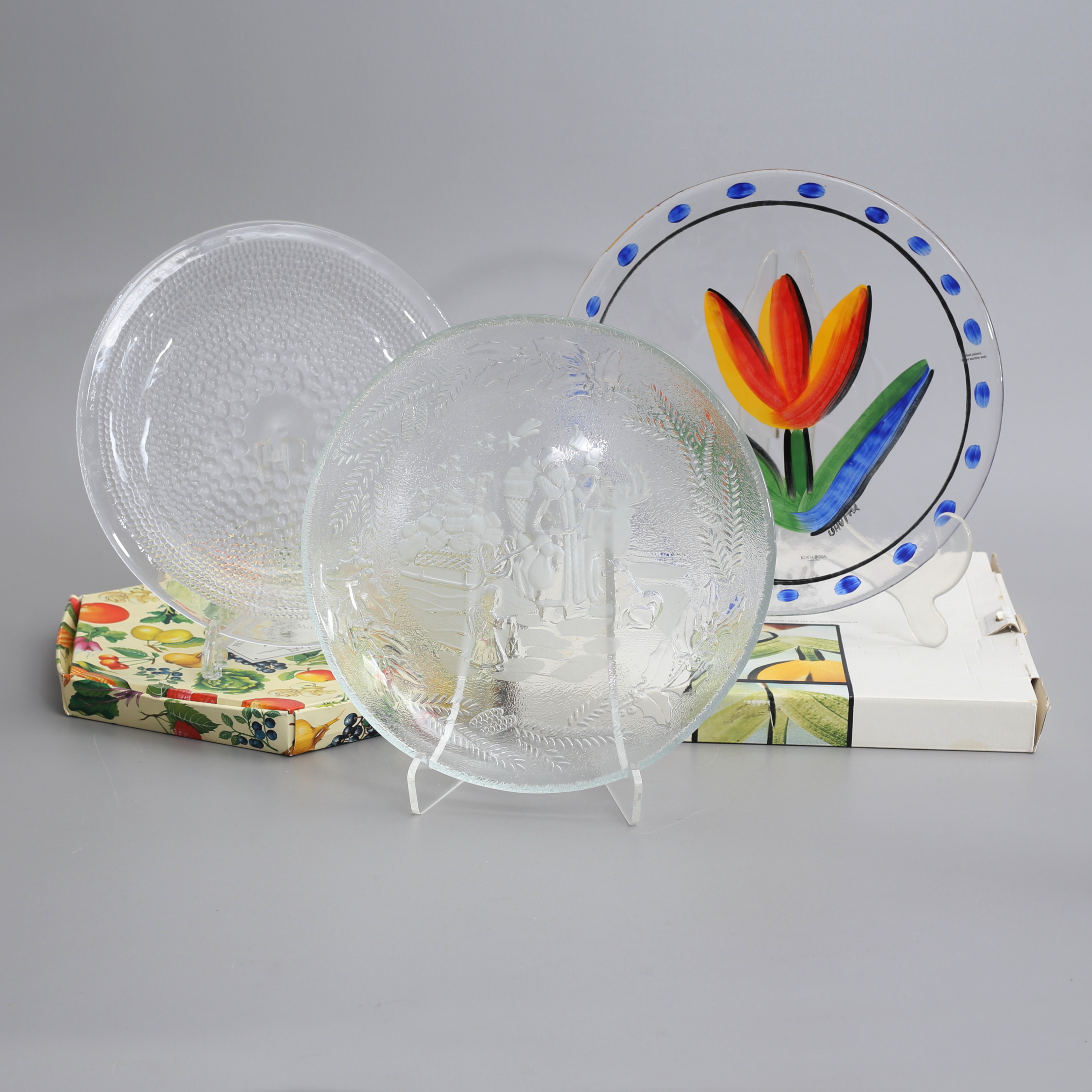 UPPLÄGGNINGSFAT, 3 st, glas, bla Ulrica Hydman-Vallien, Kosta Boda.