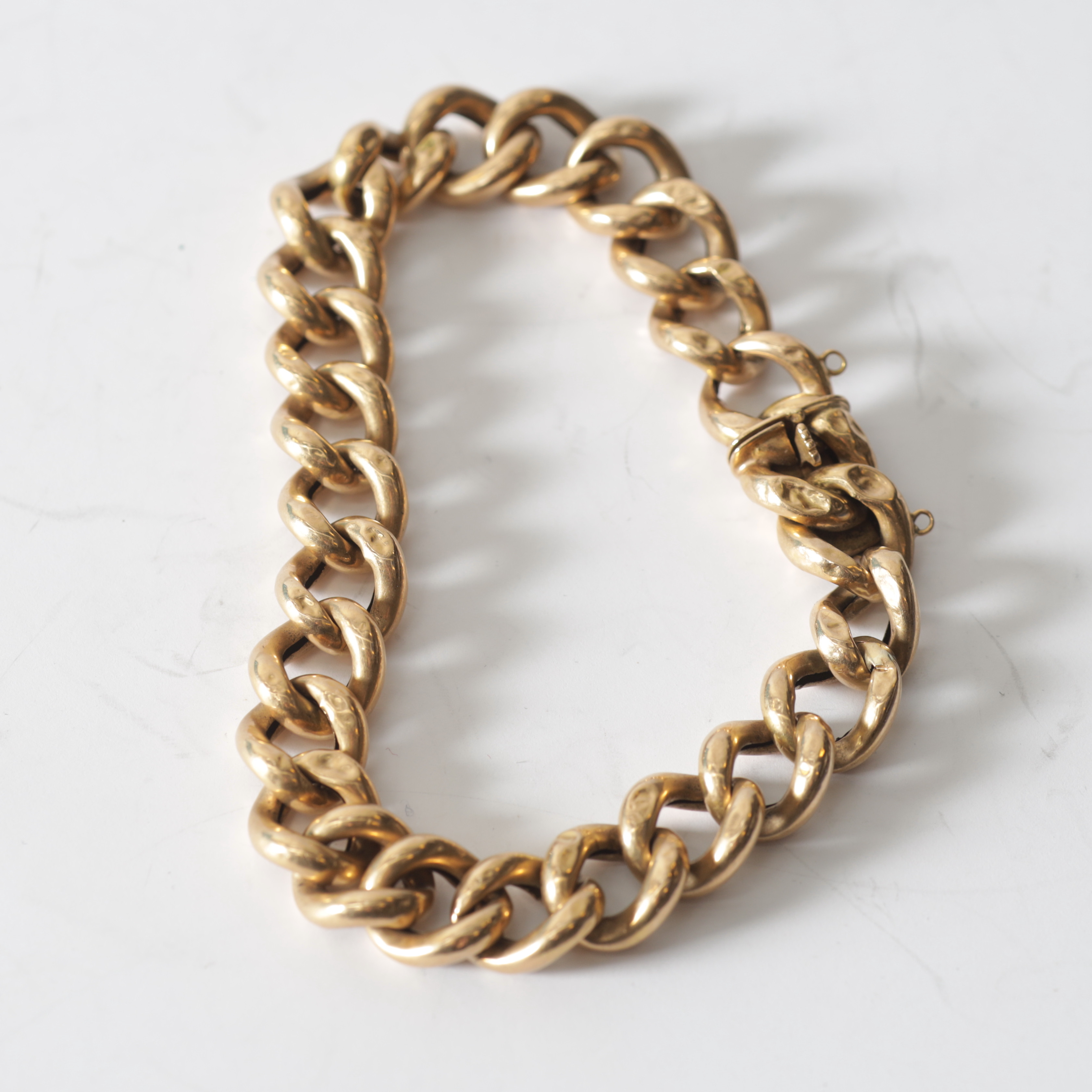 ARMBAND, 18K guld, pansarlänk, J.P., Stockholm, år 1900. Totalvikt ca 17,4 gram.
