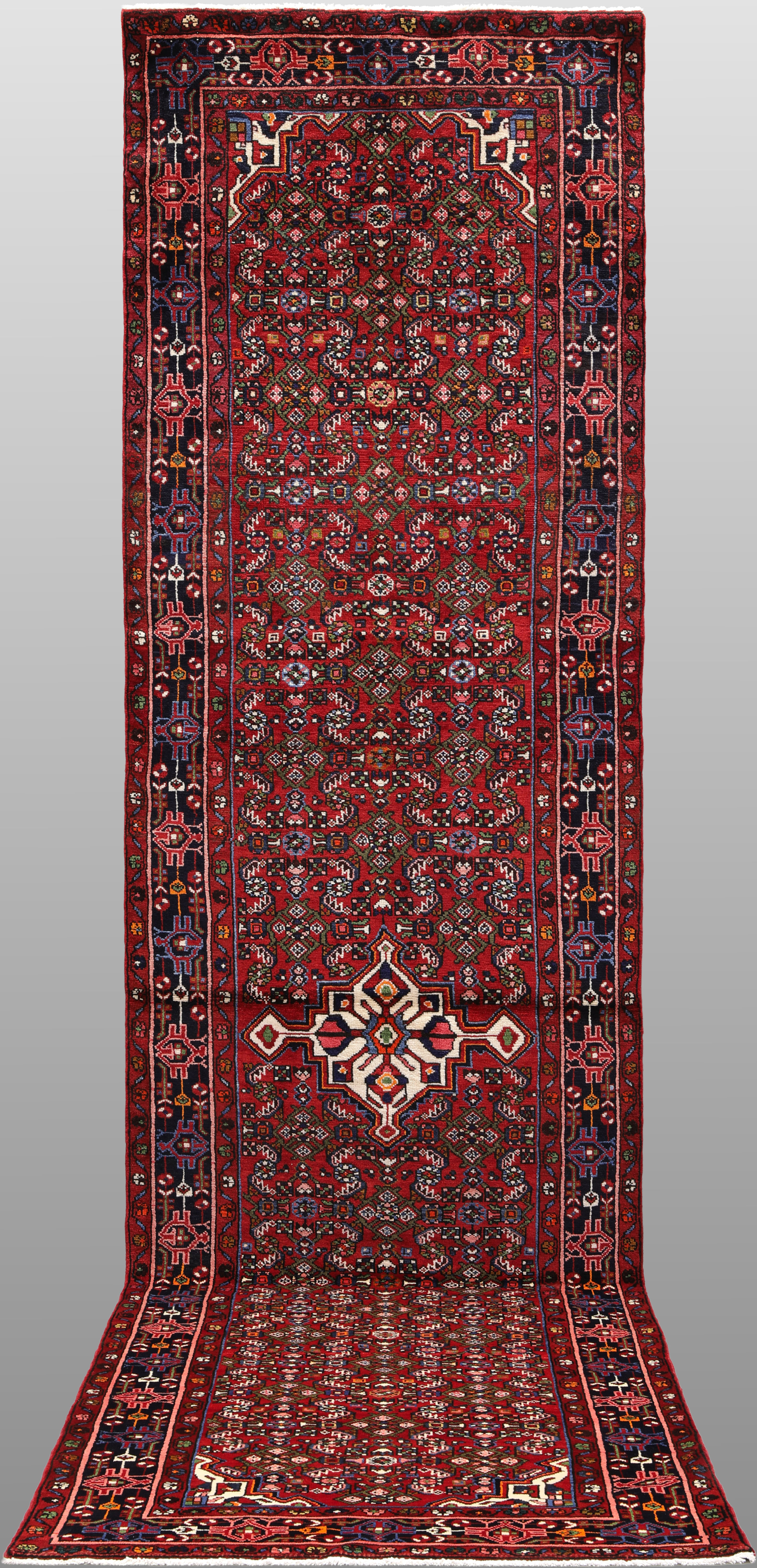 MATTA. Hamadan gallerimodell, 430 x 115 cm.