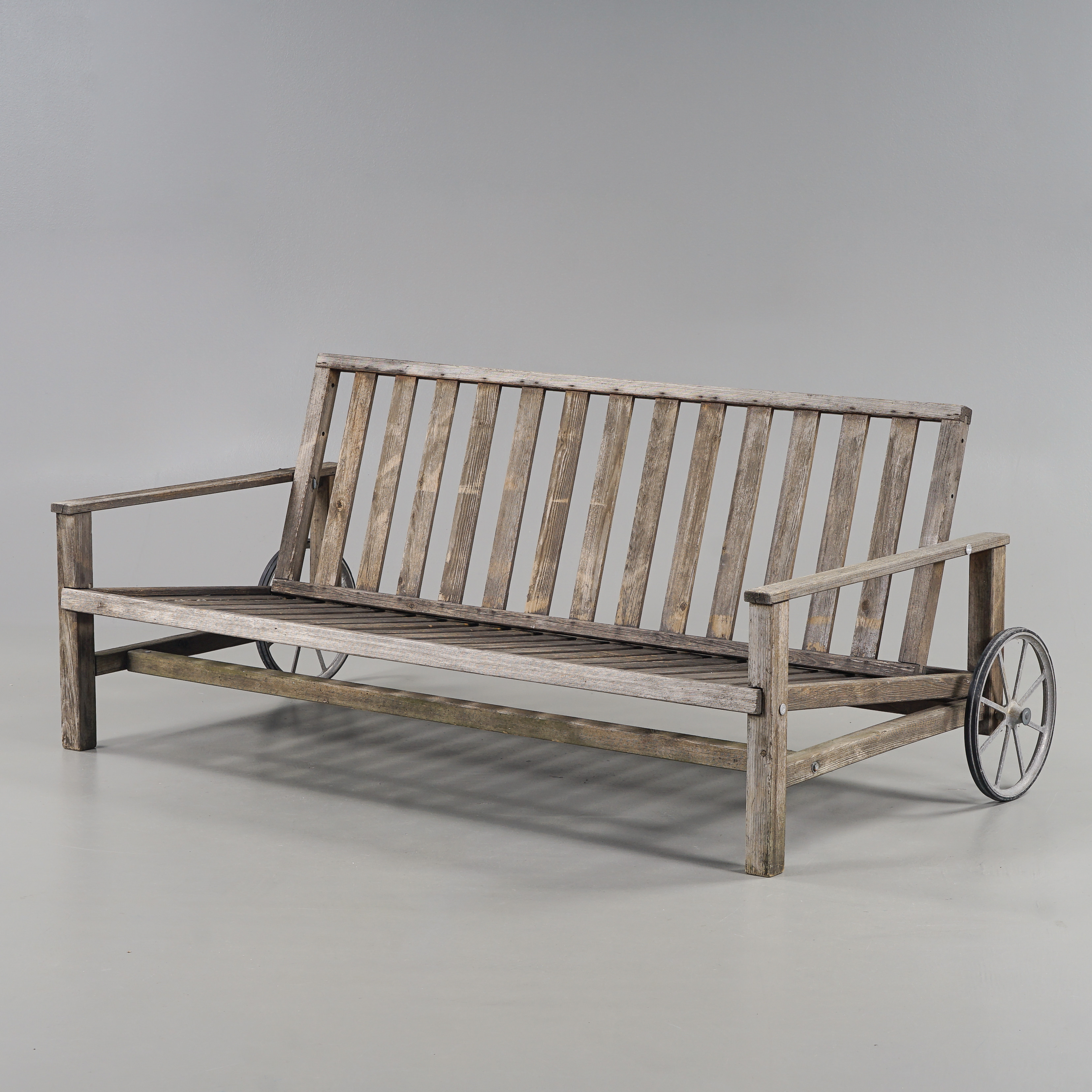 ELSA STACKELBERG. Trädgårdssoffa, Furu, Fri Form AB, 1900-talets andra hälft.
