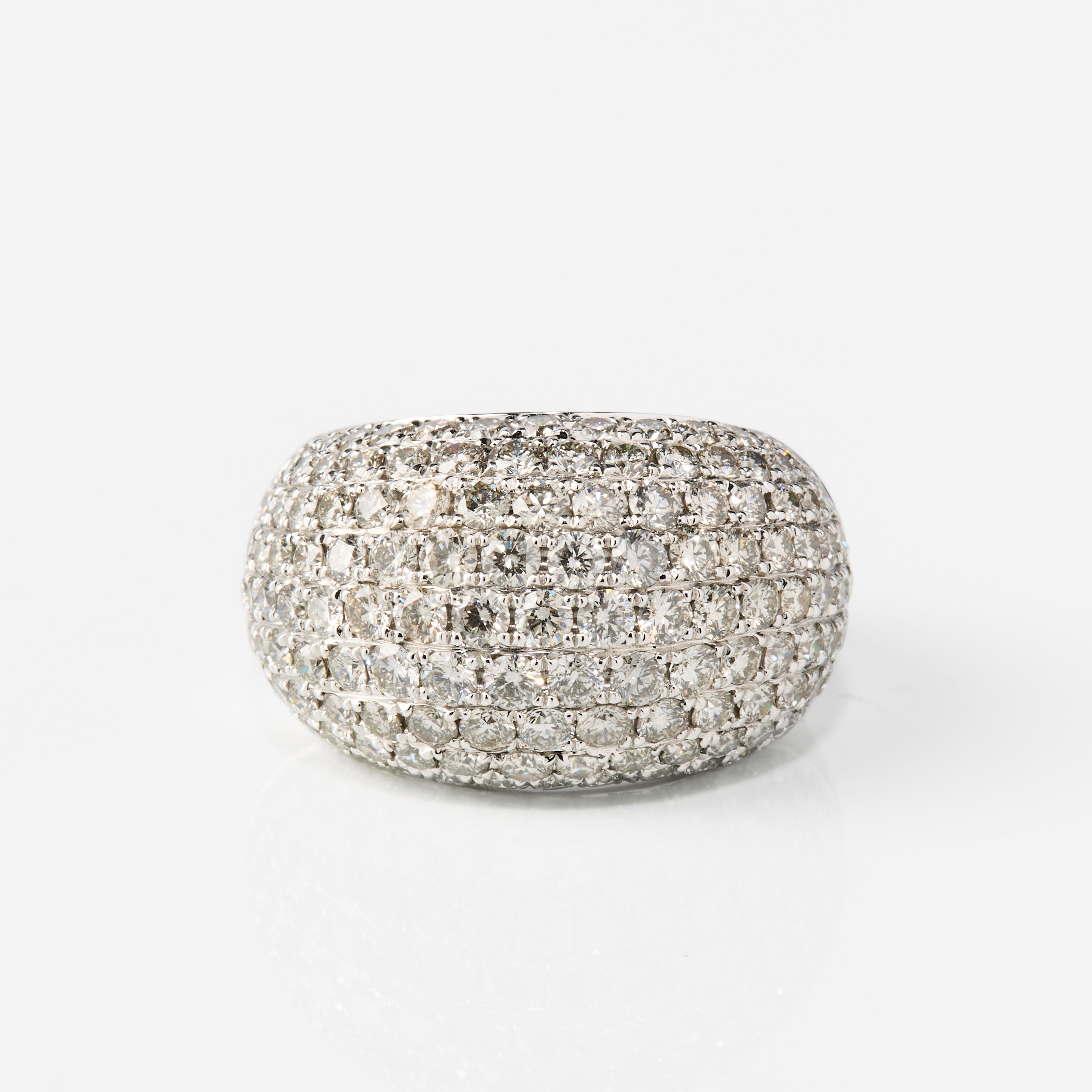 RING, 18K vitguld med diamanter.