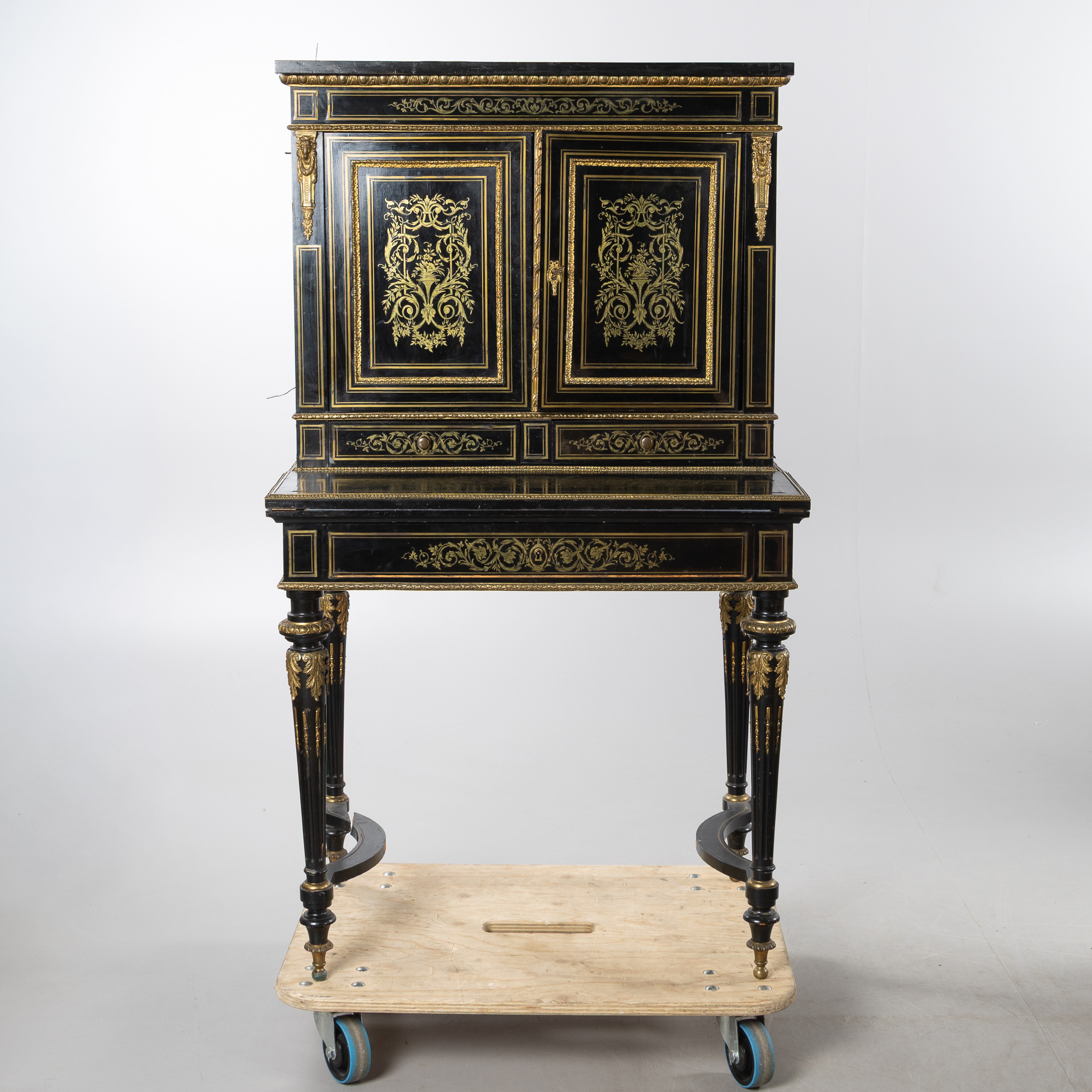 KABINETTSKÅP, Napoleon III-stil, omkring 1900.