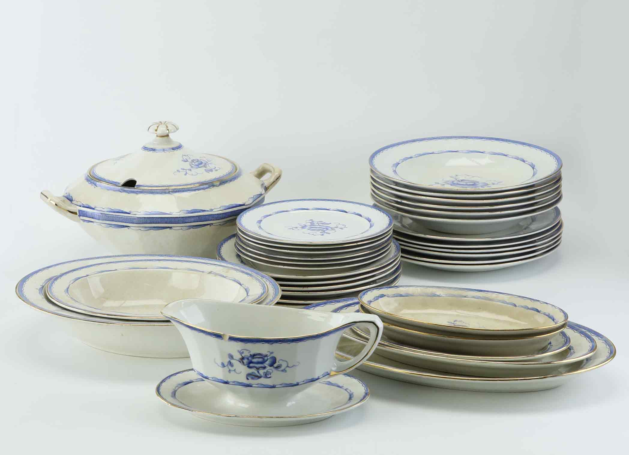 SERVISDELAR, 33 delar, "Lola", Rörstrand, 1920/30-tal.