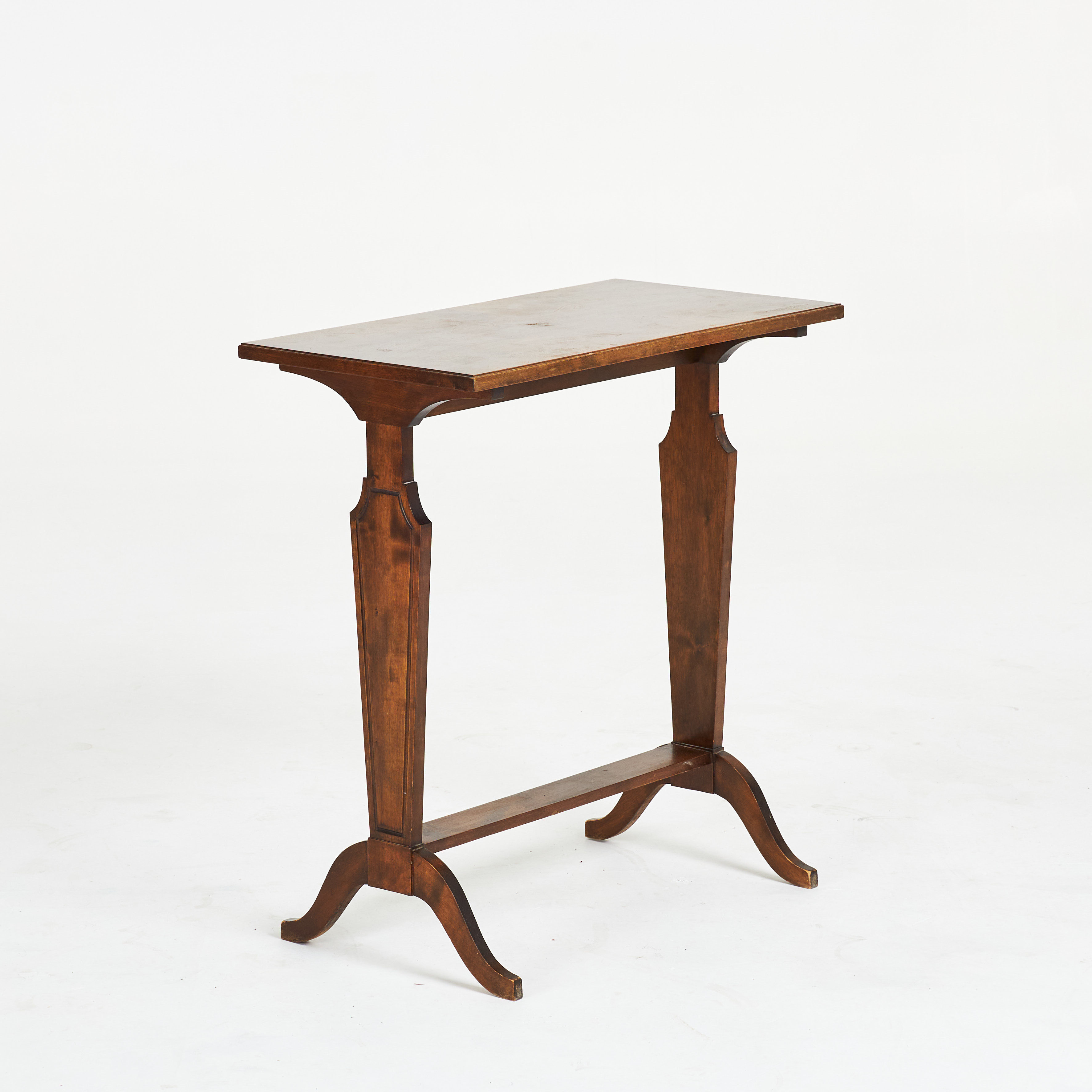 SIDOBORD. Mörkbetsad björk, 1900-talets första hälft.