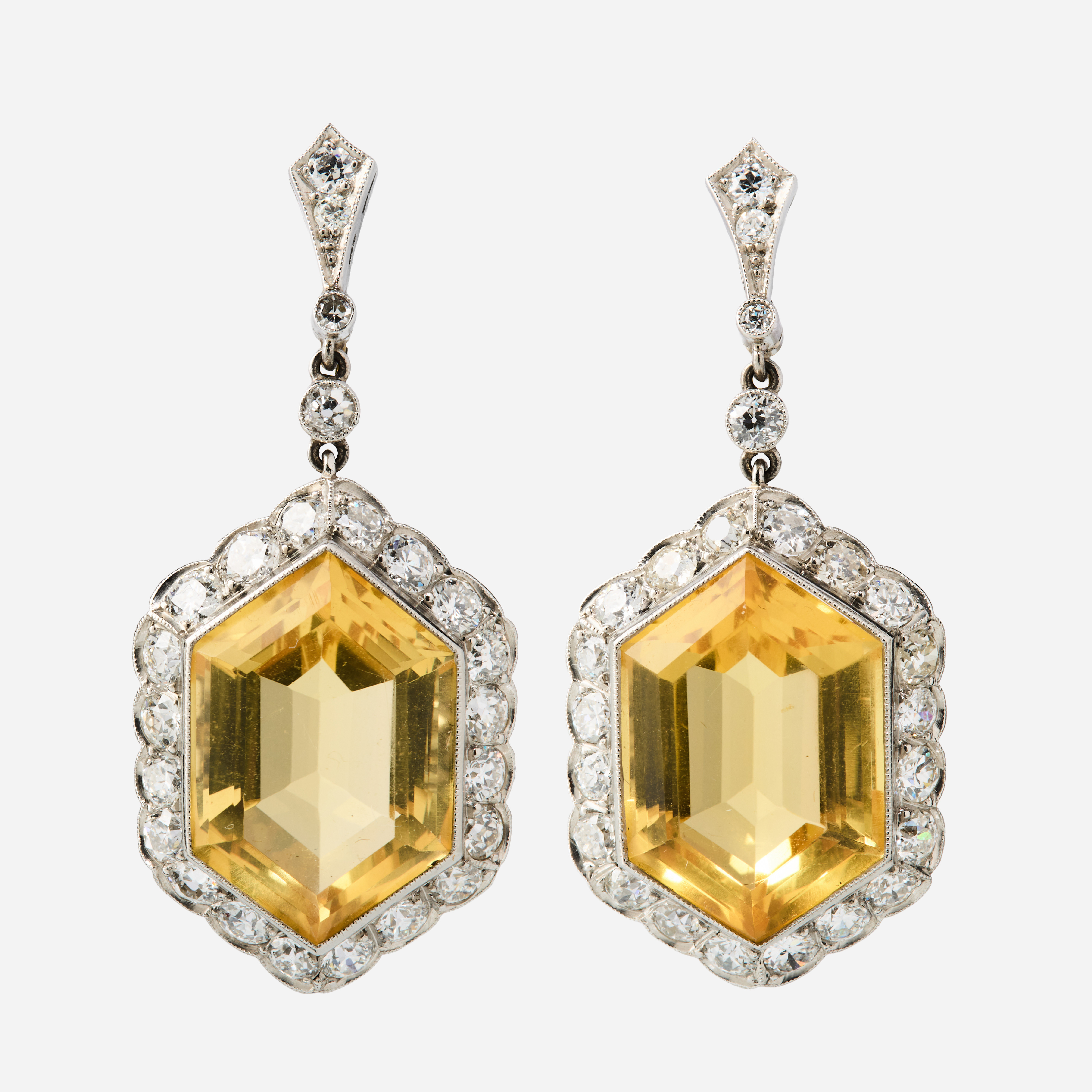 ÖRHÄNGEN, ett par, 18K vitguld med citriner och diamanter.