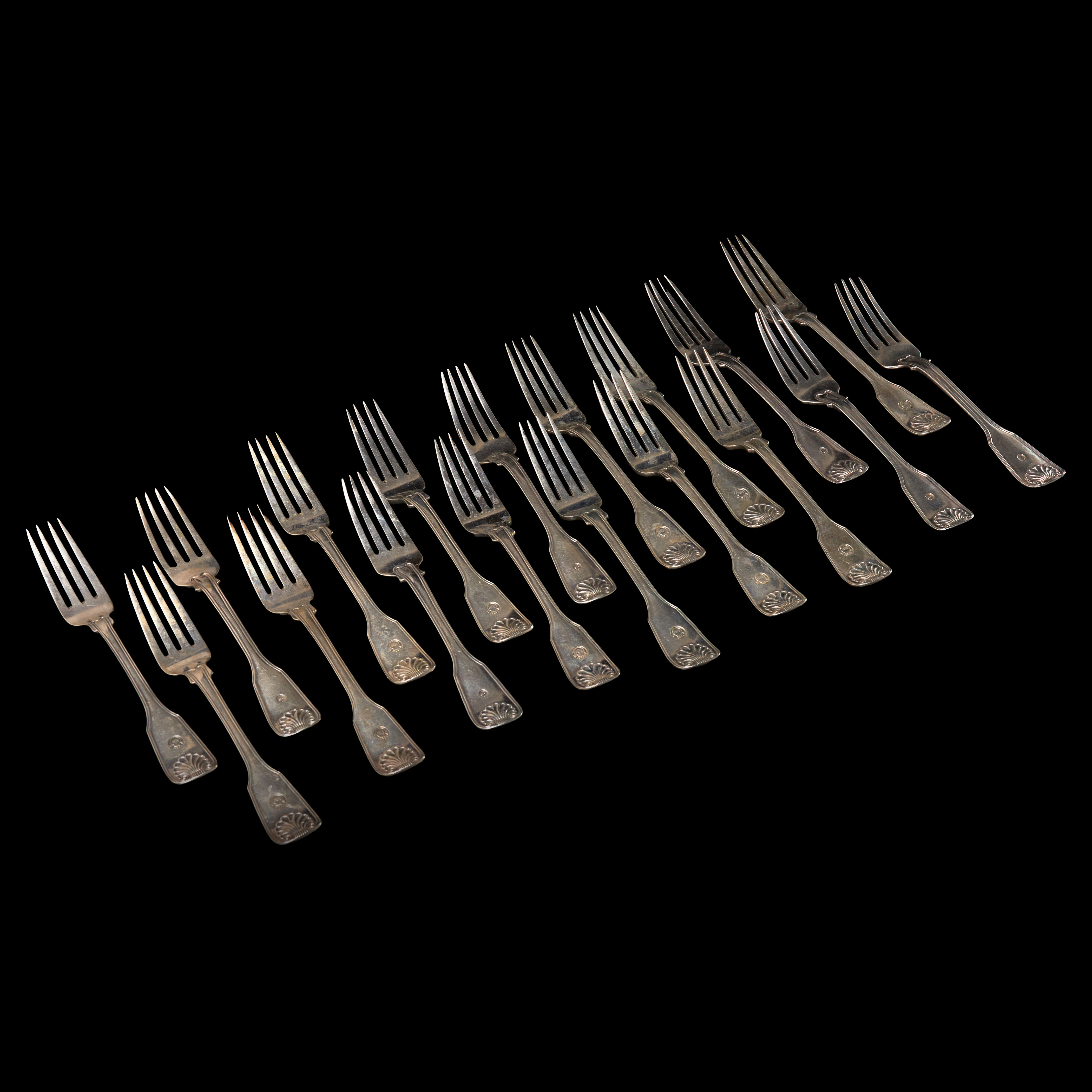 BORDSGAFFLAR, silver, 18 st, med den Grevliga ätten Wrangel af Sauss vapensköld, stämplade Gustaf Möllenborg, Stockholm, 1851.