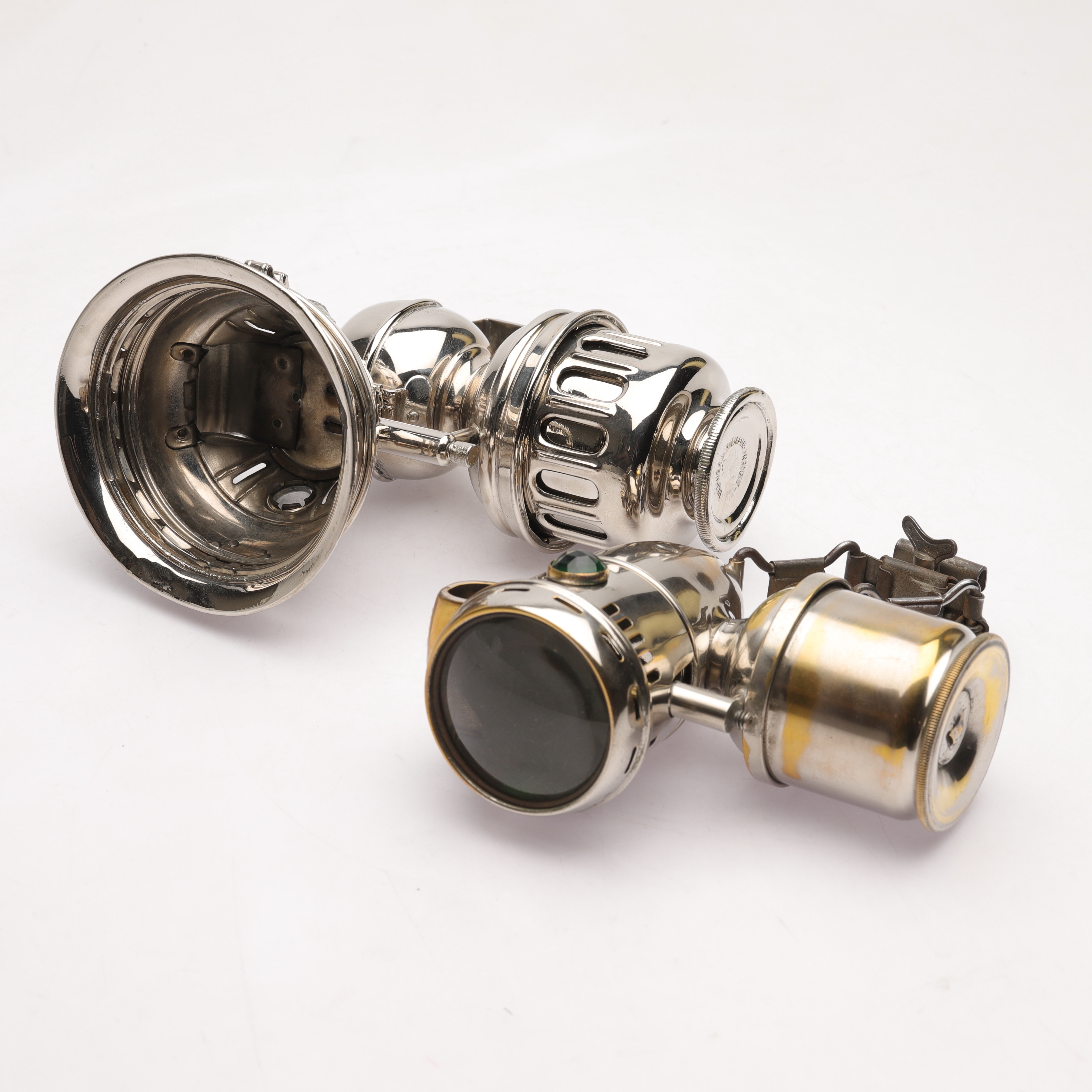 KARBIDLYKTOR, 2st, vitmetall och glas, Nirona och "Phänomen", Herm. Riemann, 1900-tal.