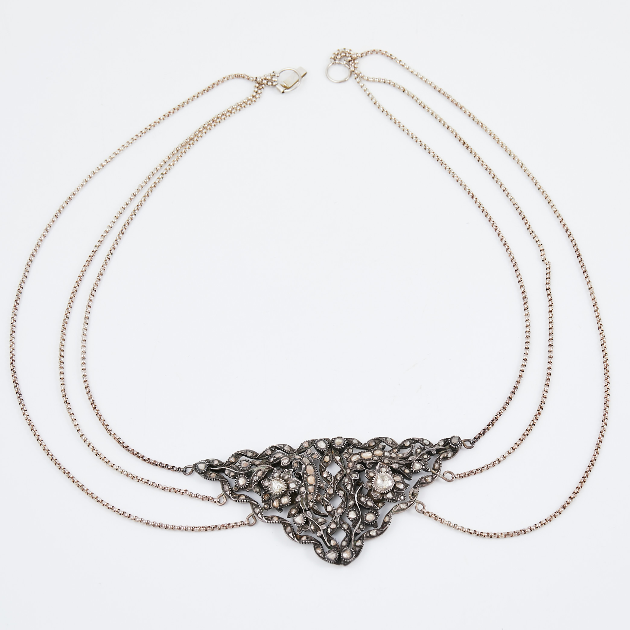 COLLIER, silver, sekelskiftet 1800/1900, rosenslipade diamanter, genombruten floral dekor.