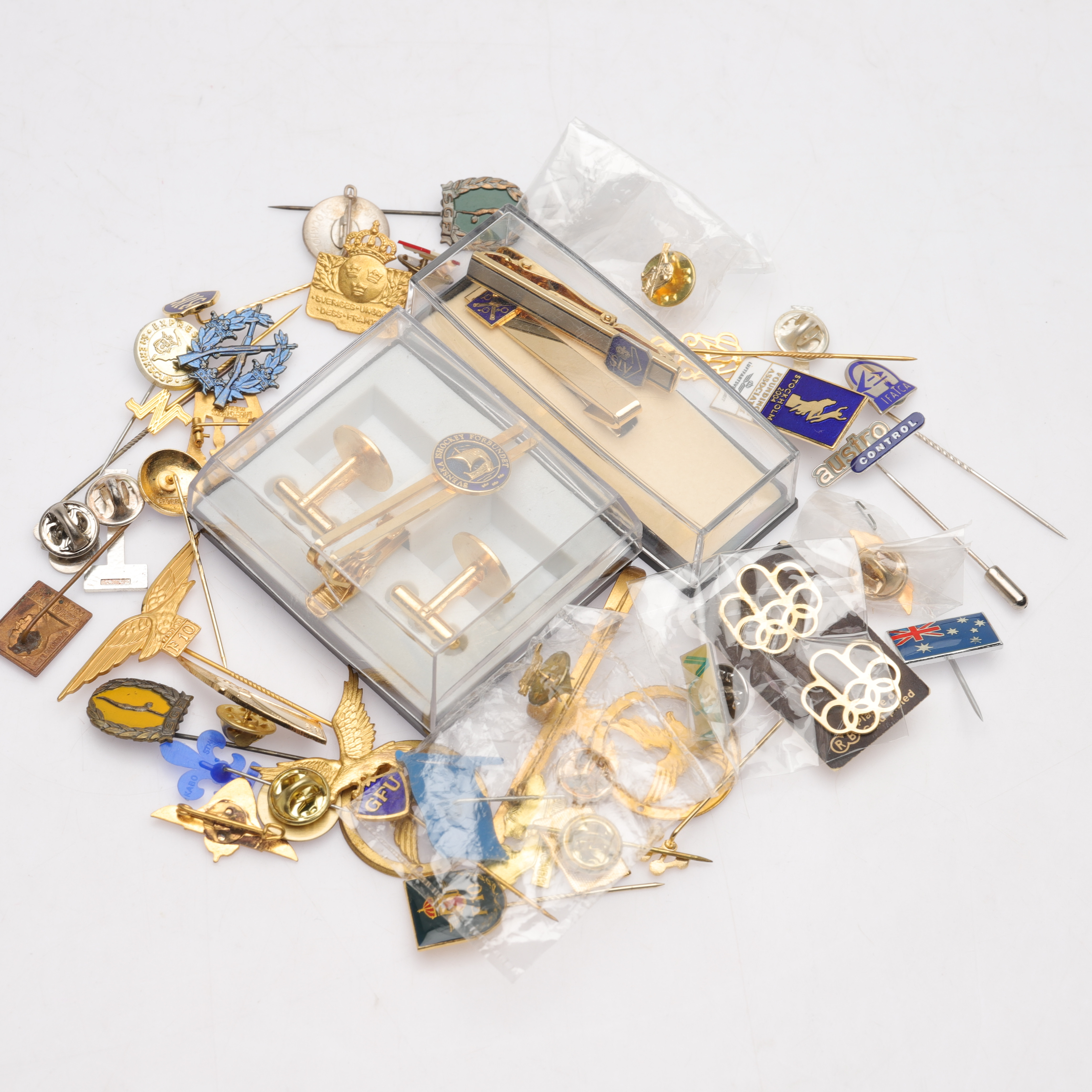 PINS-/NÅLMÄRKEN, ca 40 st, b.la. Luftfart, 19-/2000-tal.